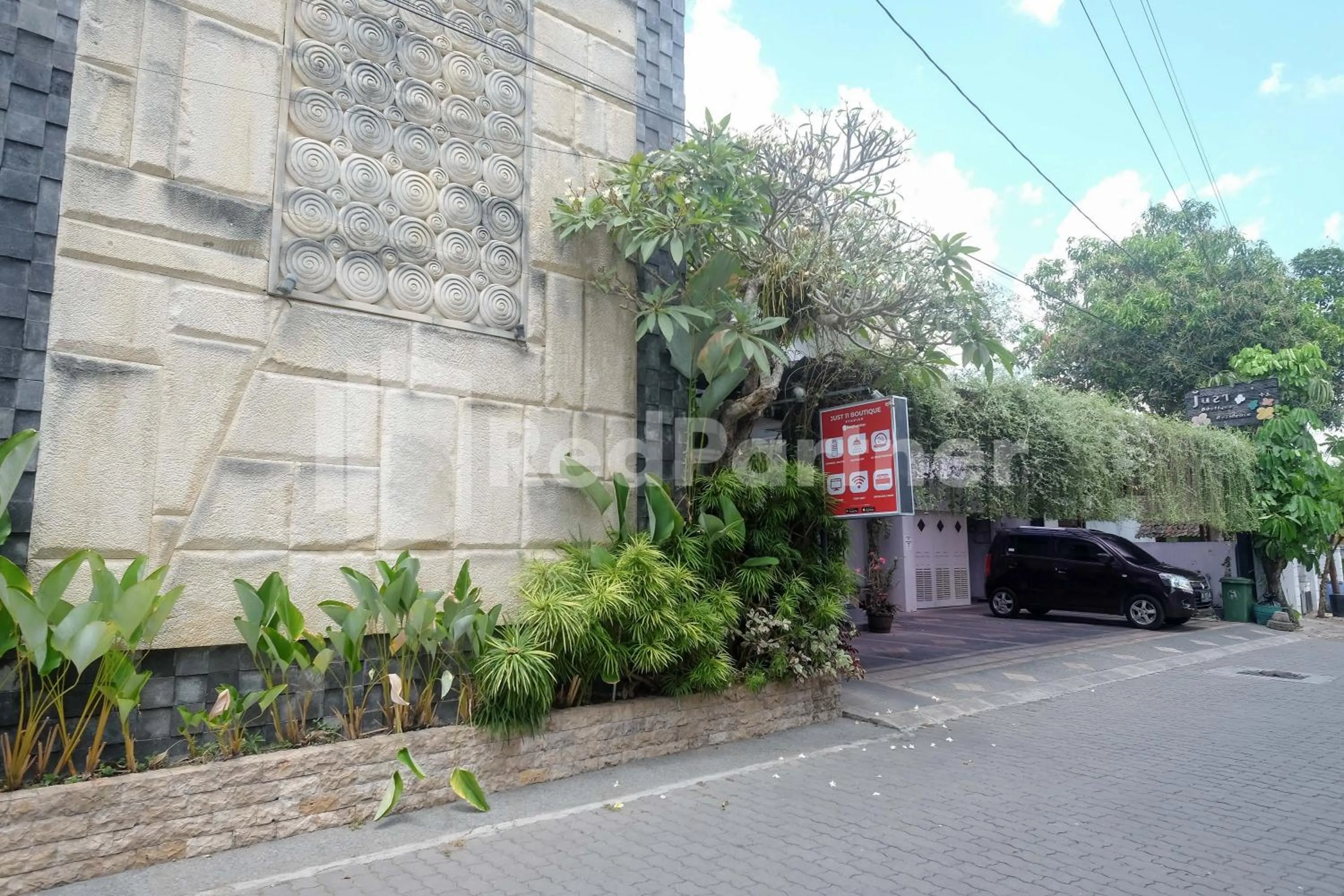 Property building in Just 11 Boutique Syariah Mitra RedDoorz near UGM Yogyakarta