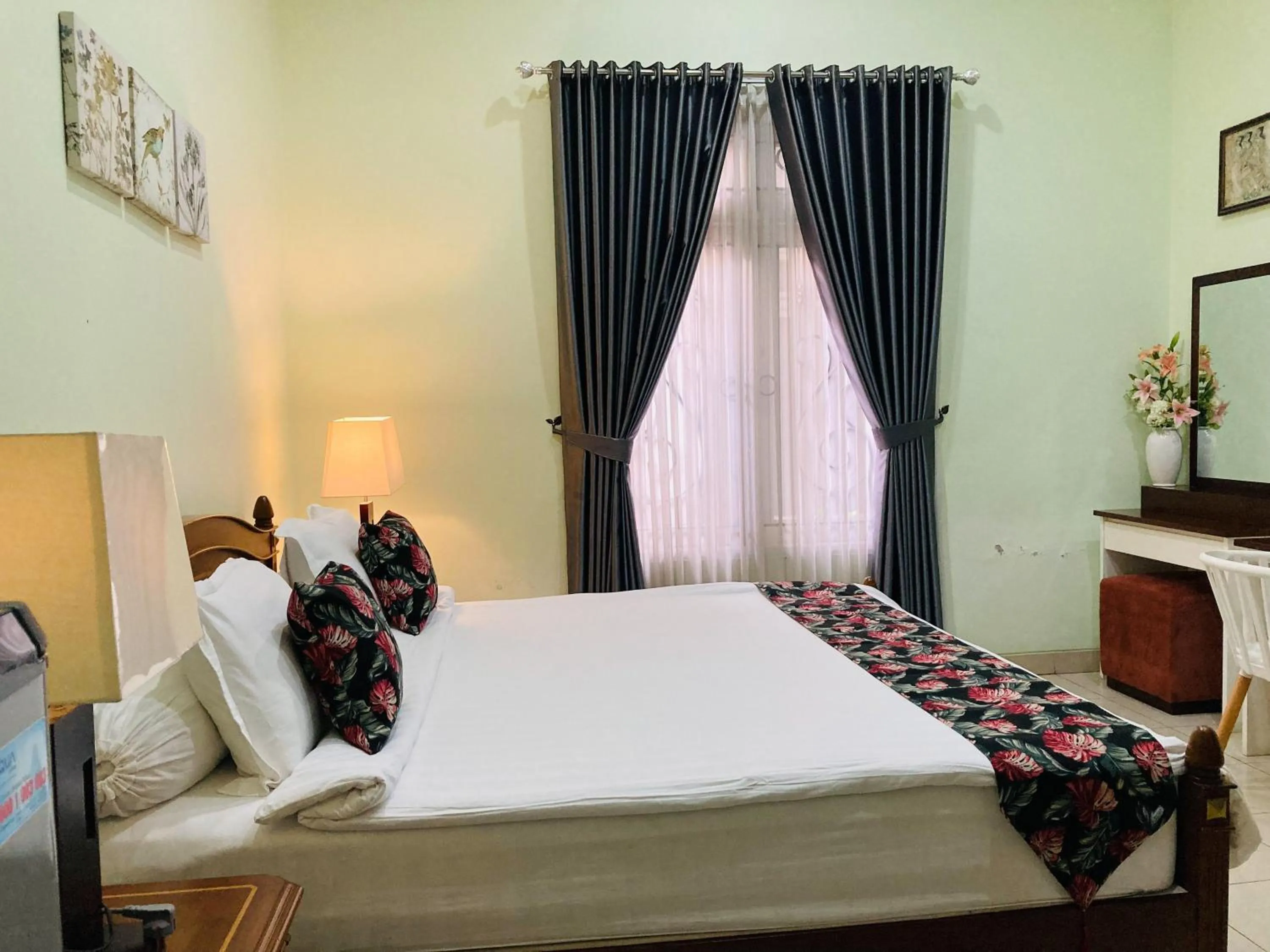 Bed in Just 11 Boutique Syariah Mitra RedDoorz near UGM Yogyakarta