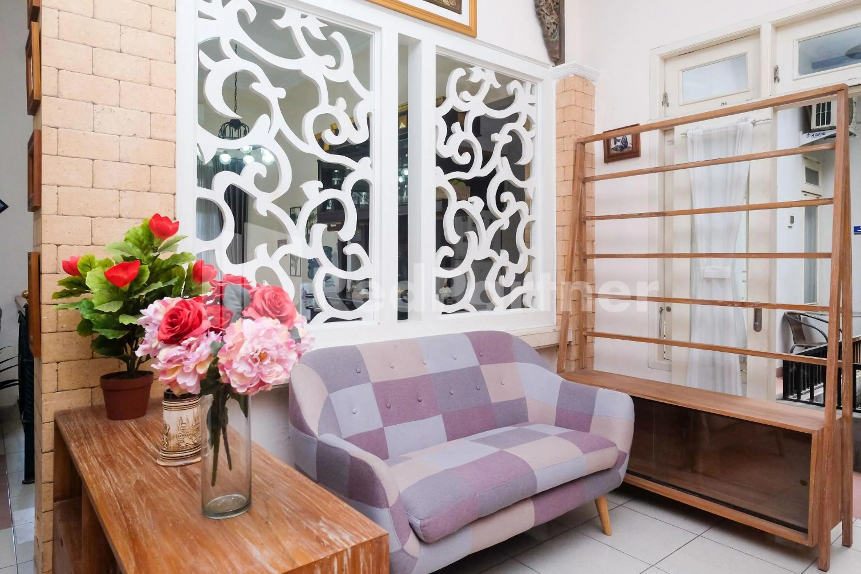 Seating area in Just 11 Boutique Syariah Mitra RedDoorz near UGM Yogyakarta