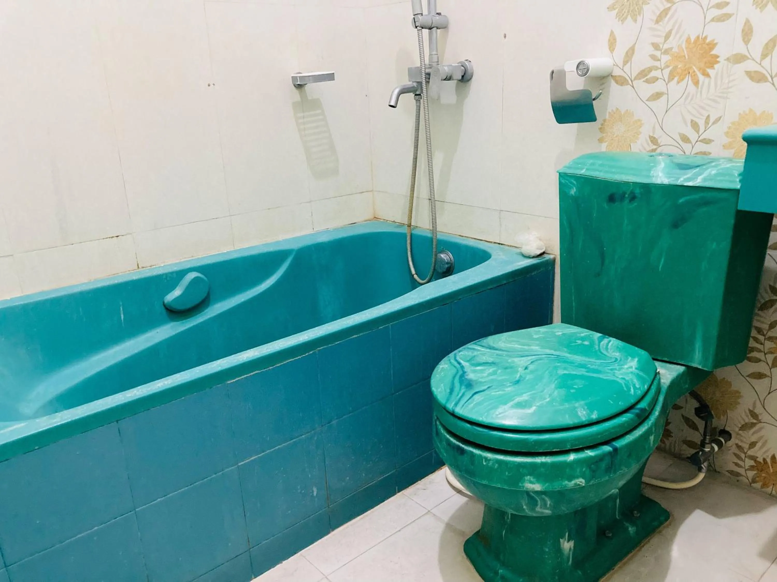 Bathroom in Just 11 Boutique Syariah Mitra RedDoorz near UGM Yogyakarta