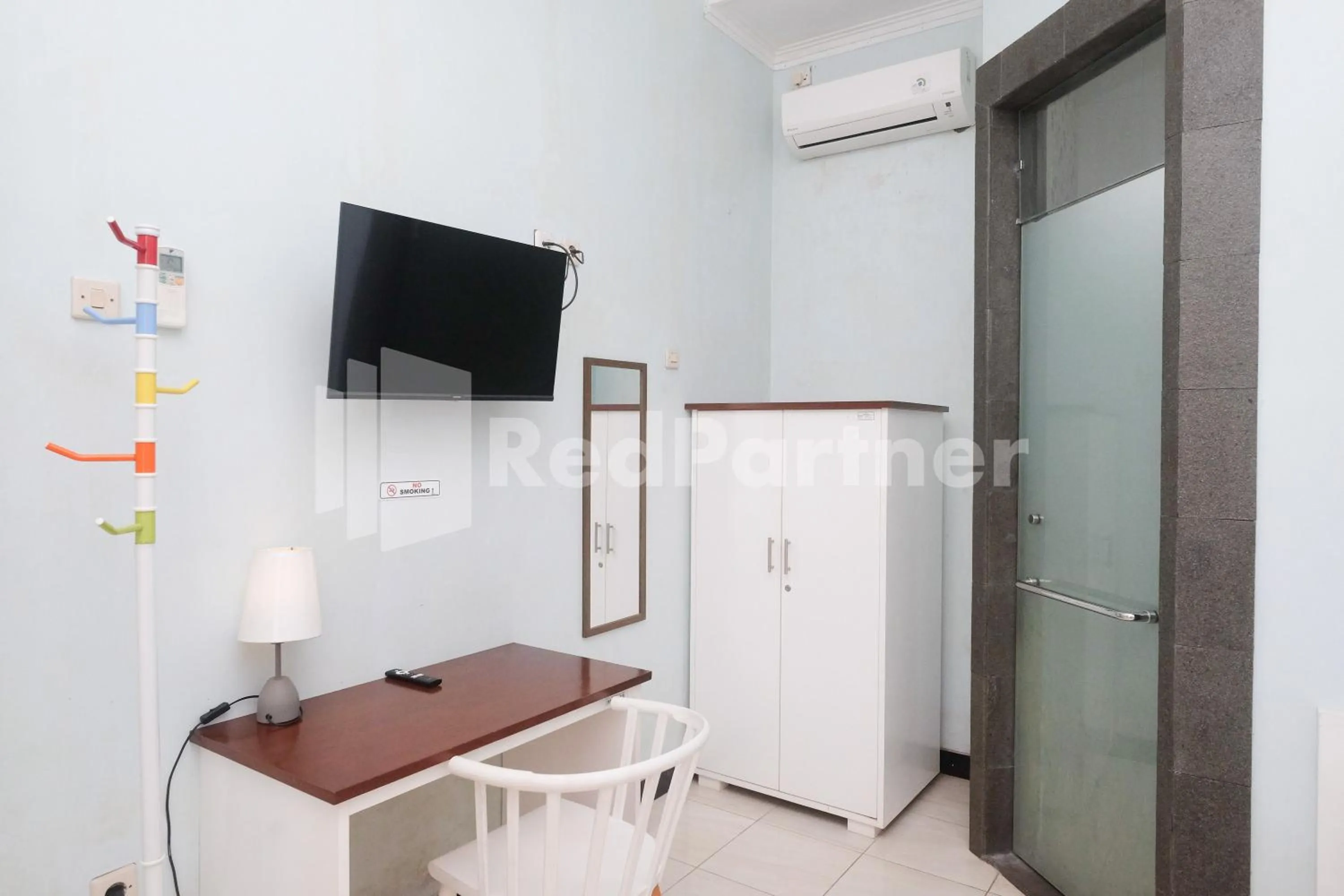 Bed in Just 11 Boutique Syariah Mitra RedDoorz near UGM Yogyakarta