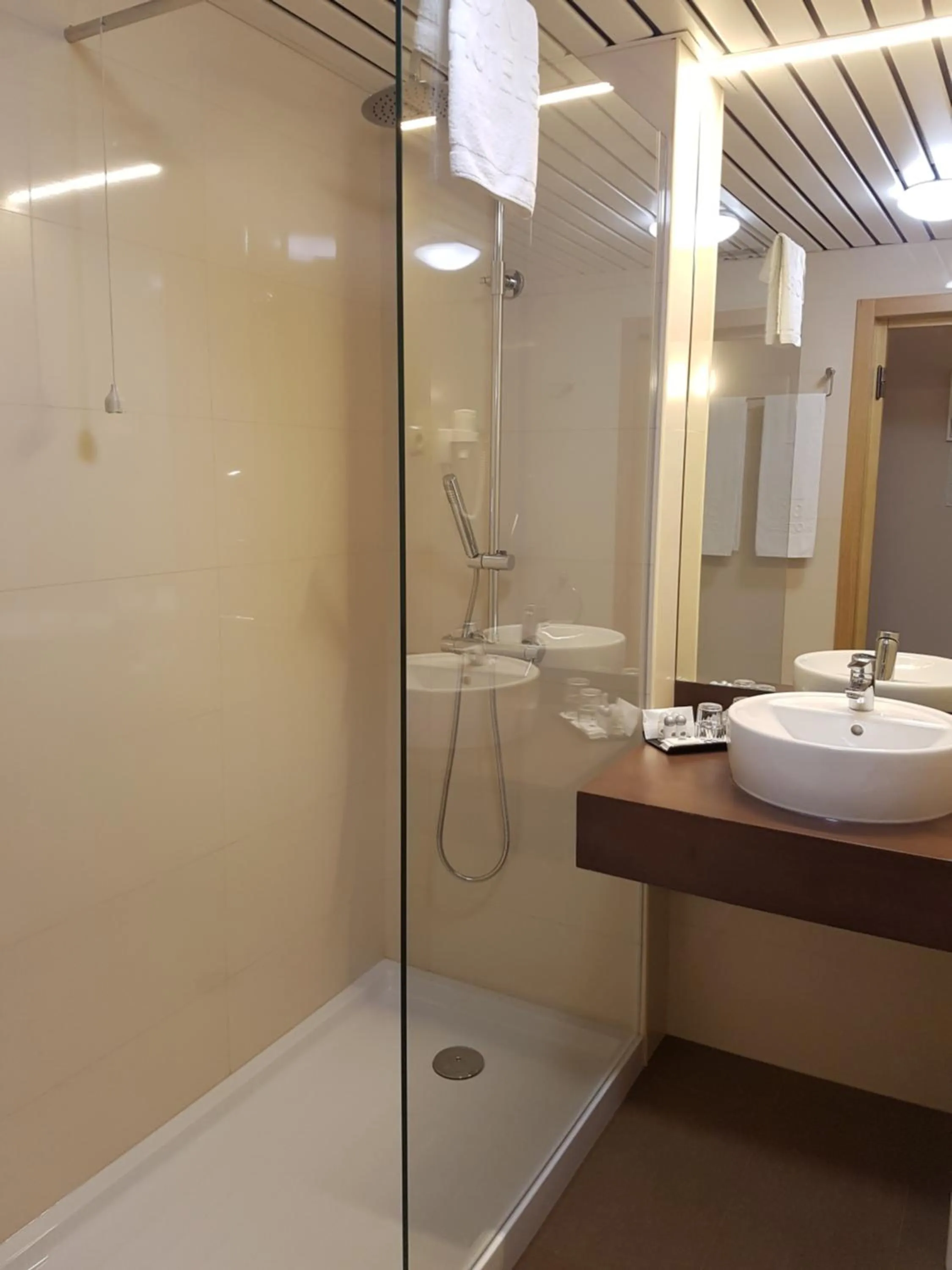 Shower in Hotel 3K Barcelona