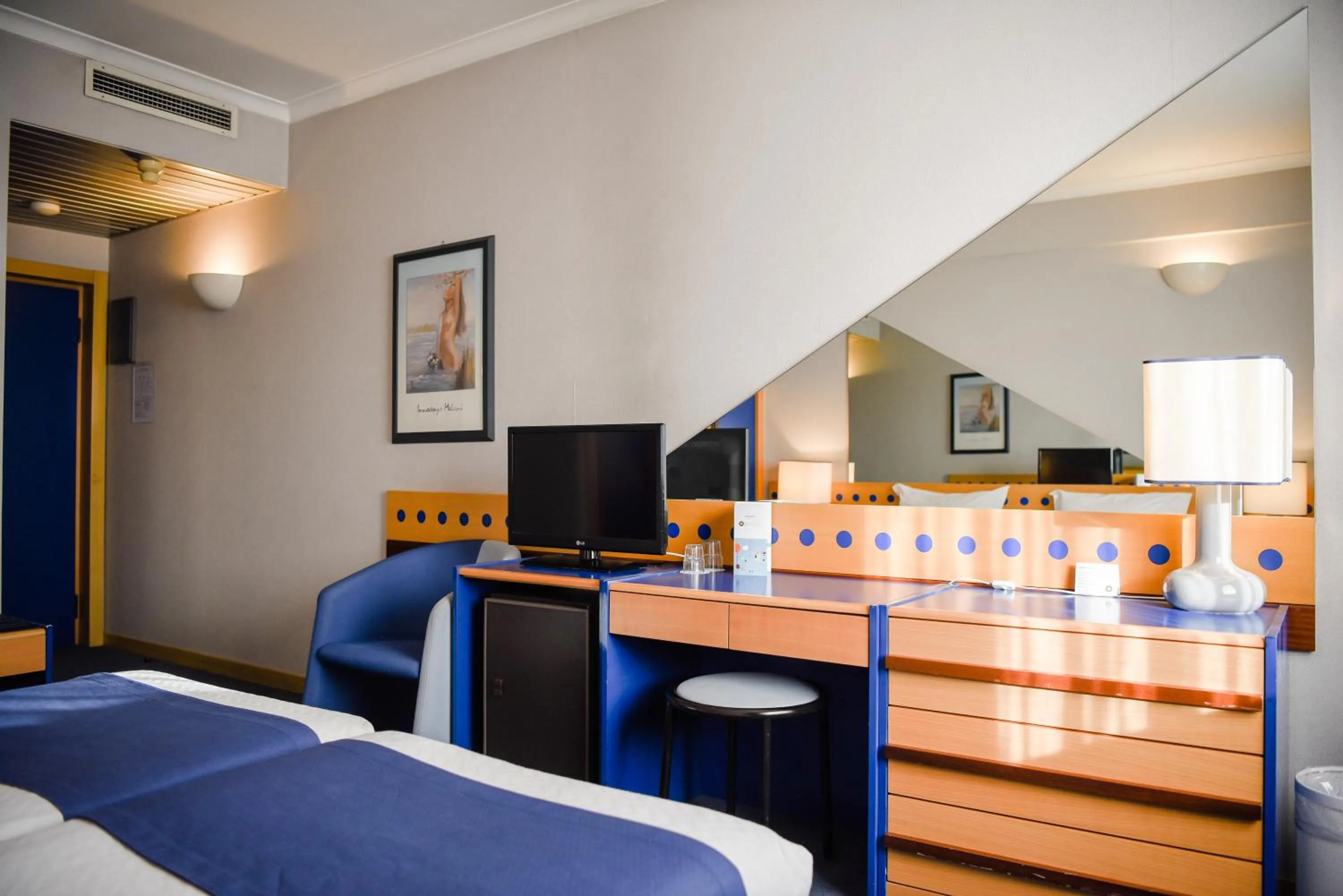 Photo of the whole room, Bed in Hotel 3K Barcelona