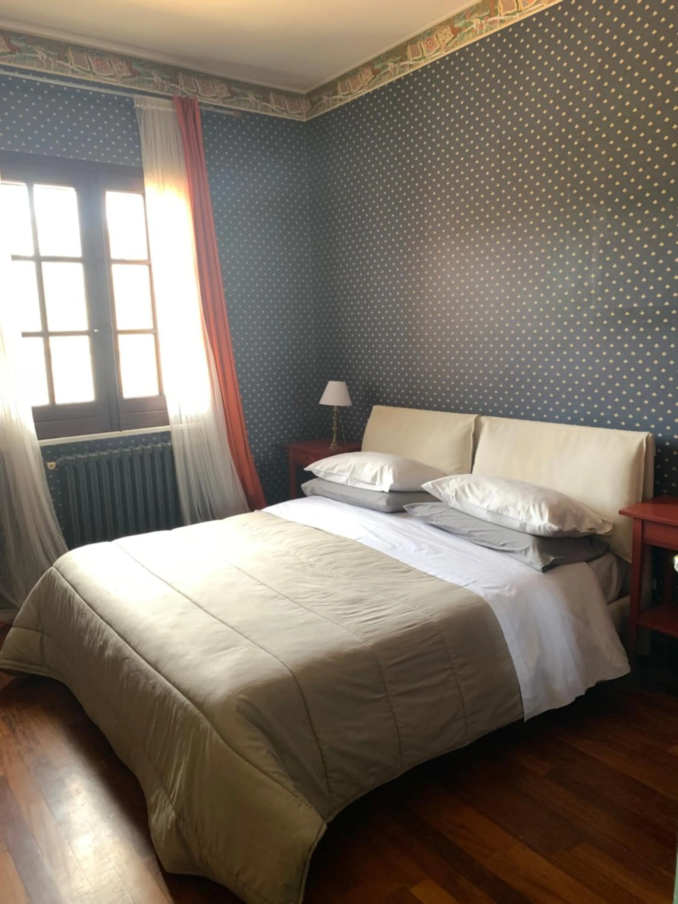 Property building, Bed in Villa Clementine