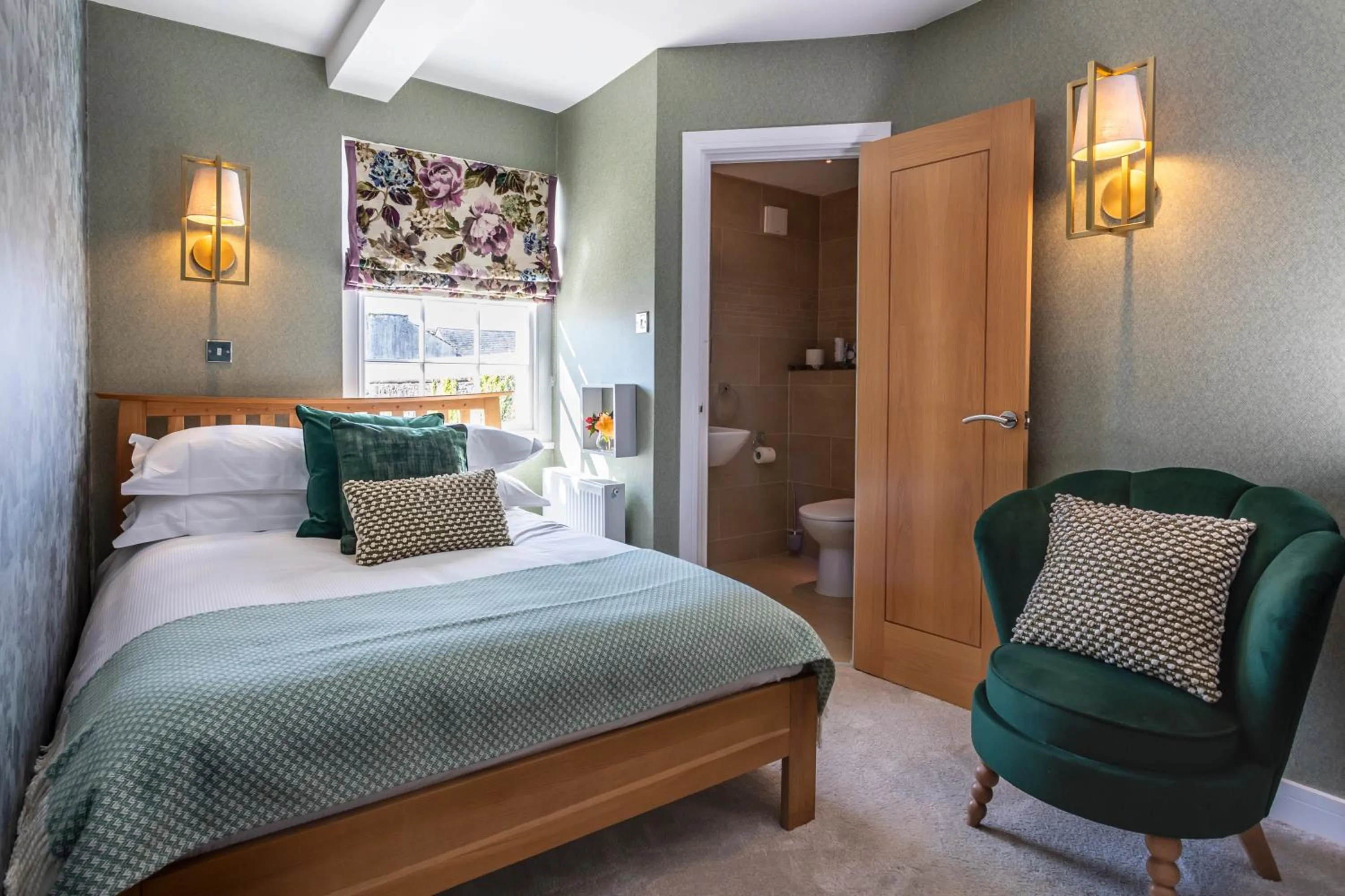 Photo of the whole room, Bed in Georgian House Hotel