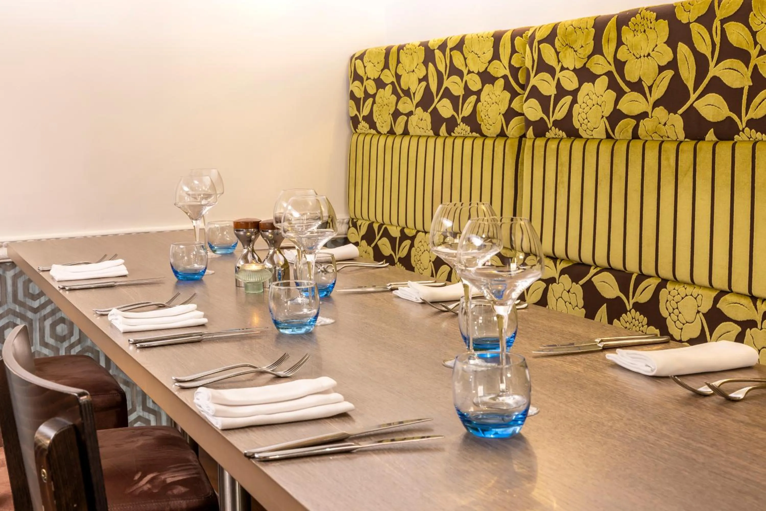 Restaurant/places to eat in Georgian House Hotel