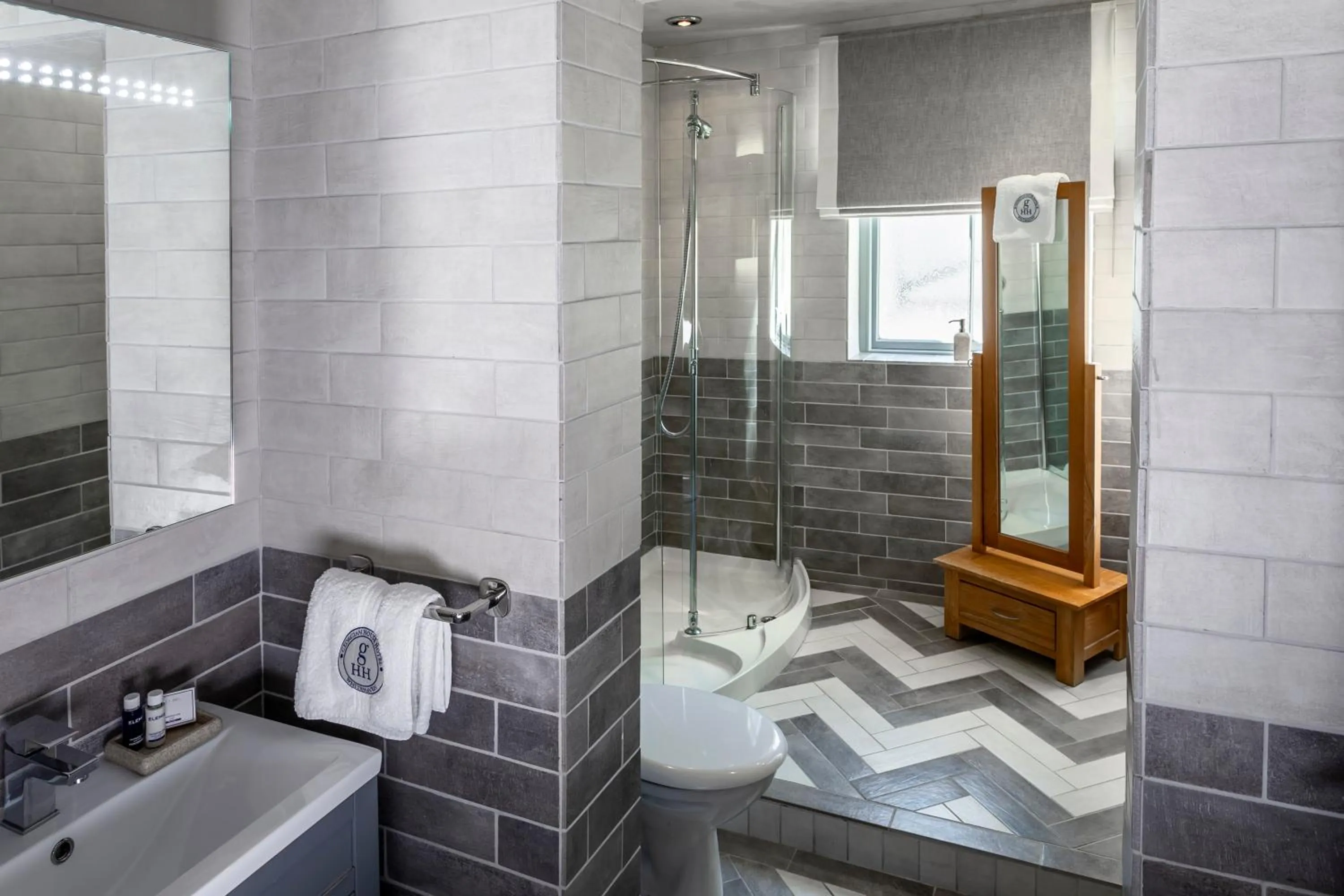 Toilet in Georgian House Hotel