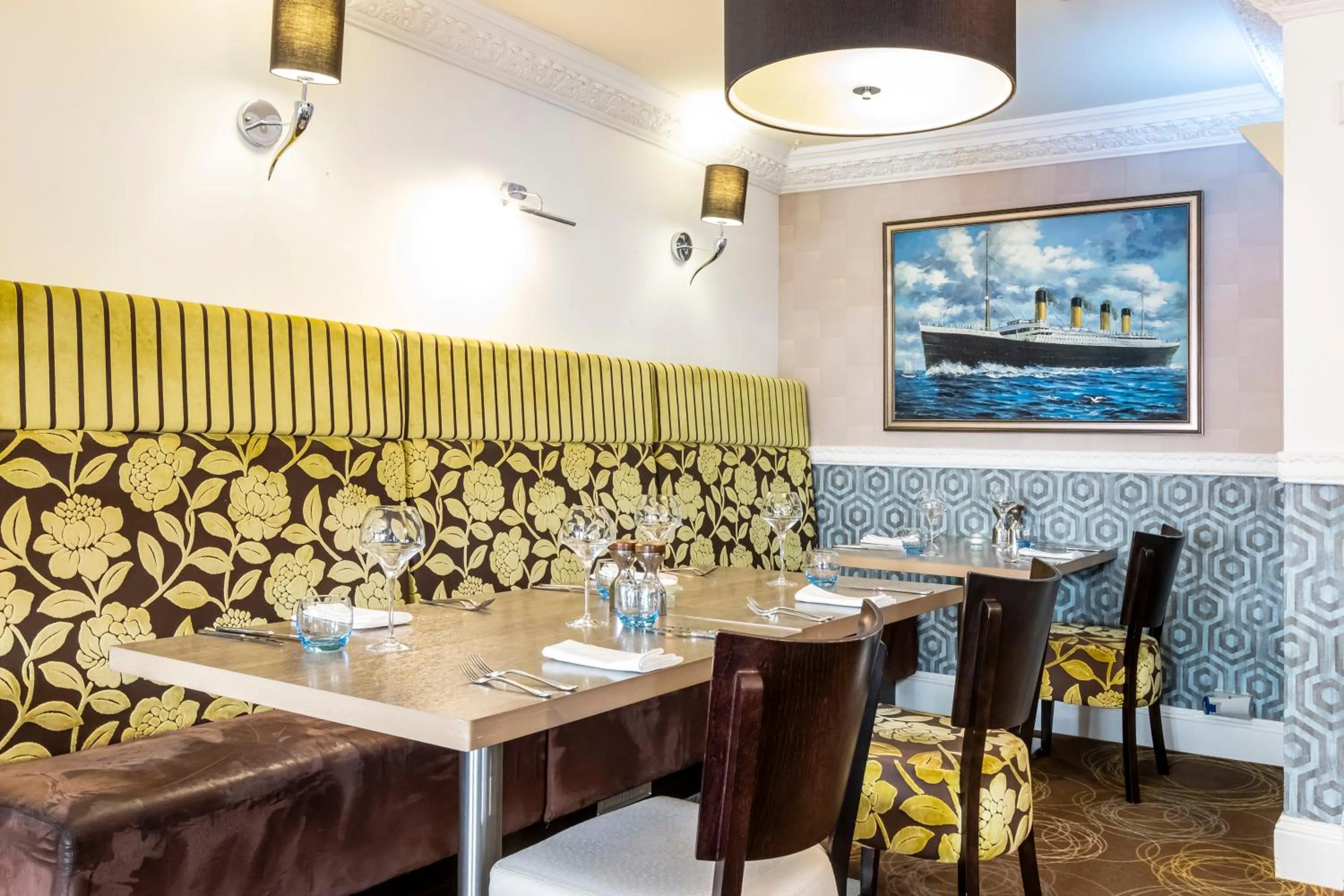 Restaurant/places to eat in Georgian House Hotel