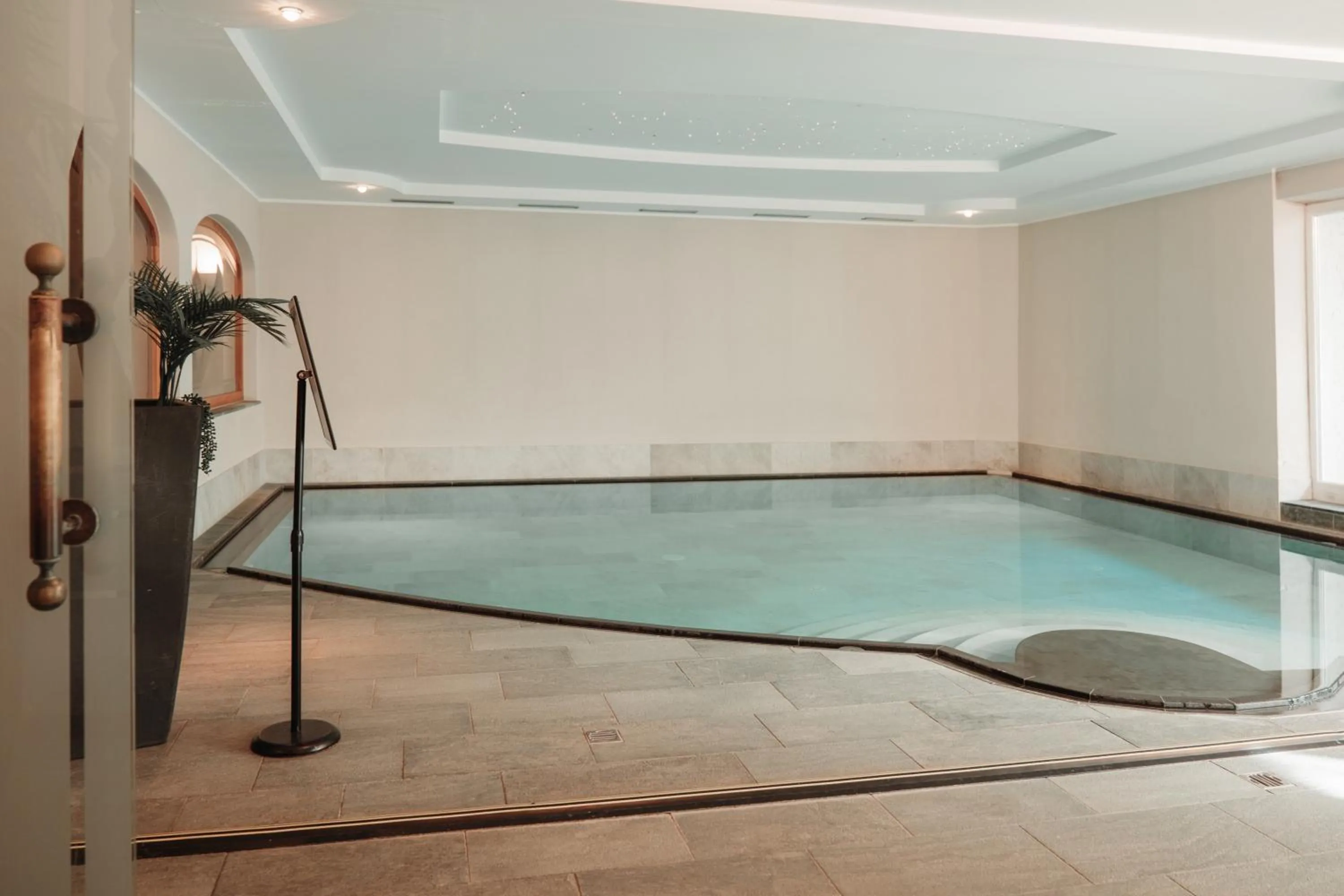 Pool view in Residence Hotel Alpinum