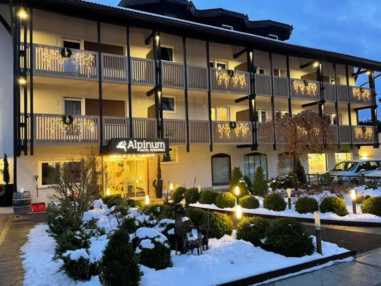 Facade/entrance in Residence Hotel Alpinum