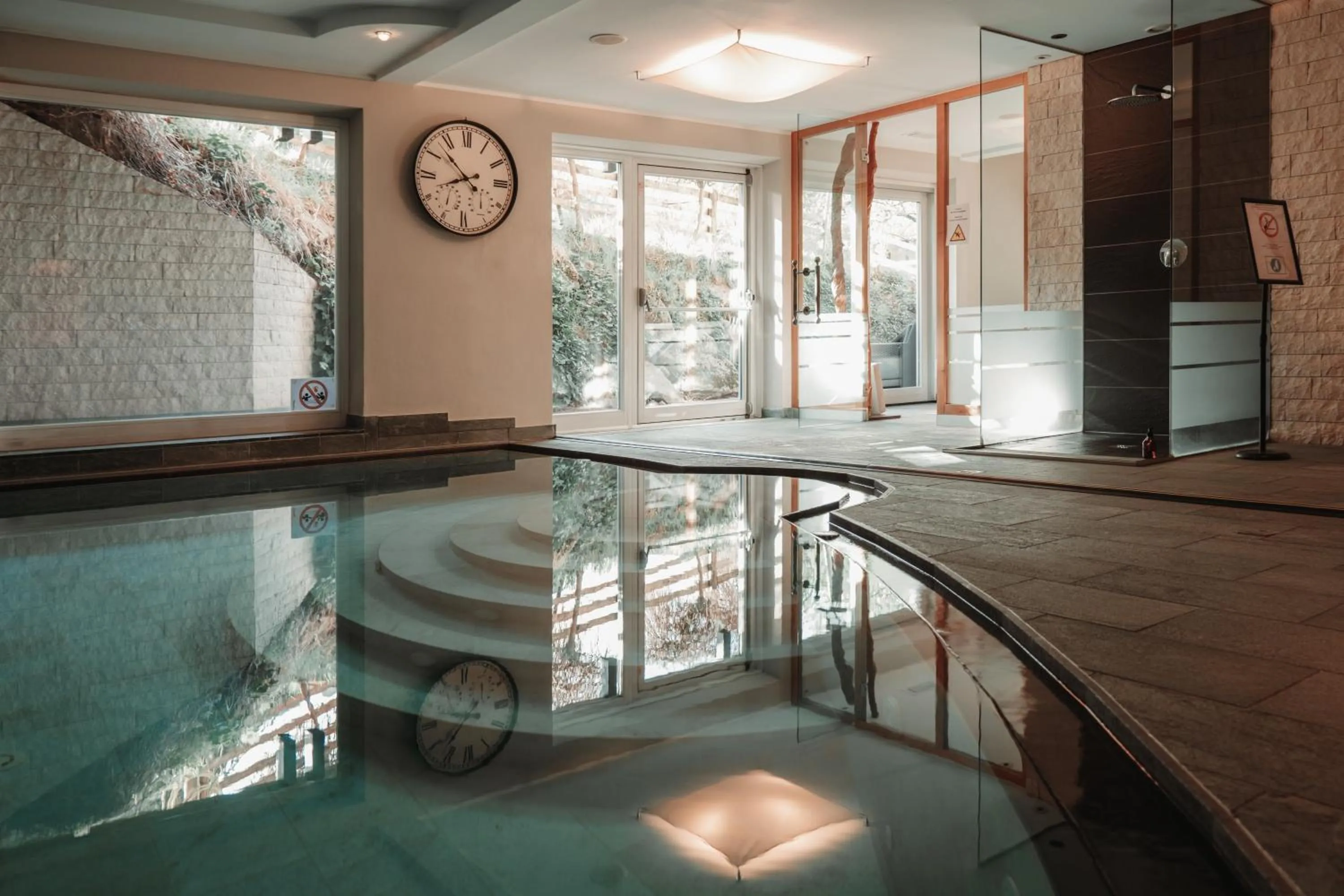 Pool view in Residence Hotel Alpinum