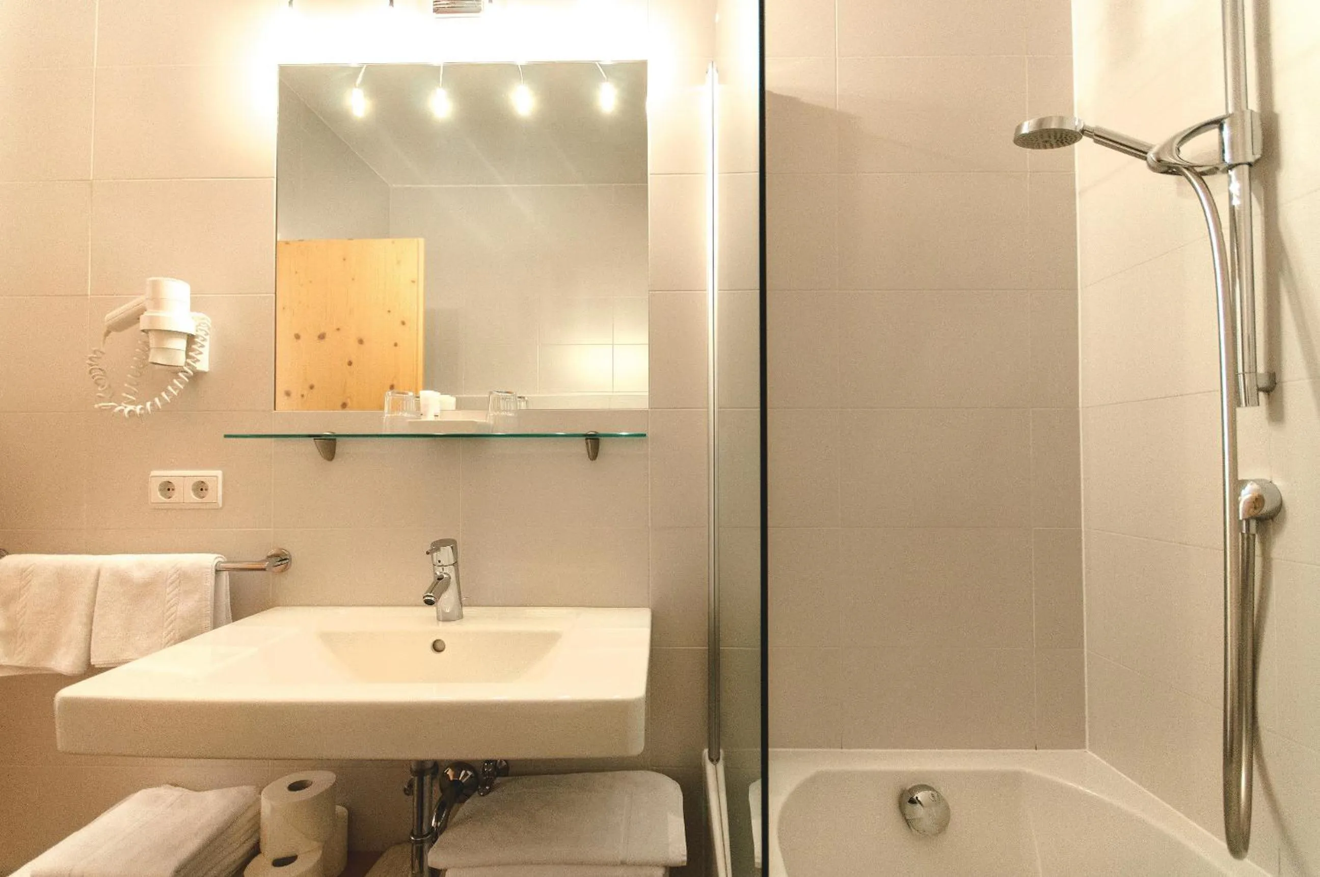 Bathroom in Residence Hotel Alpinum