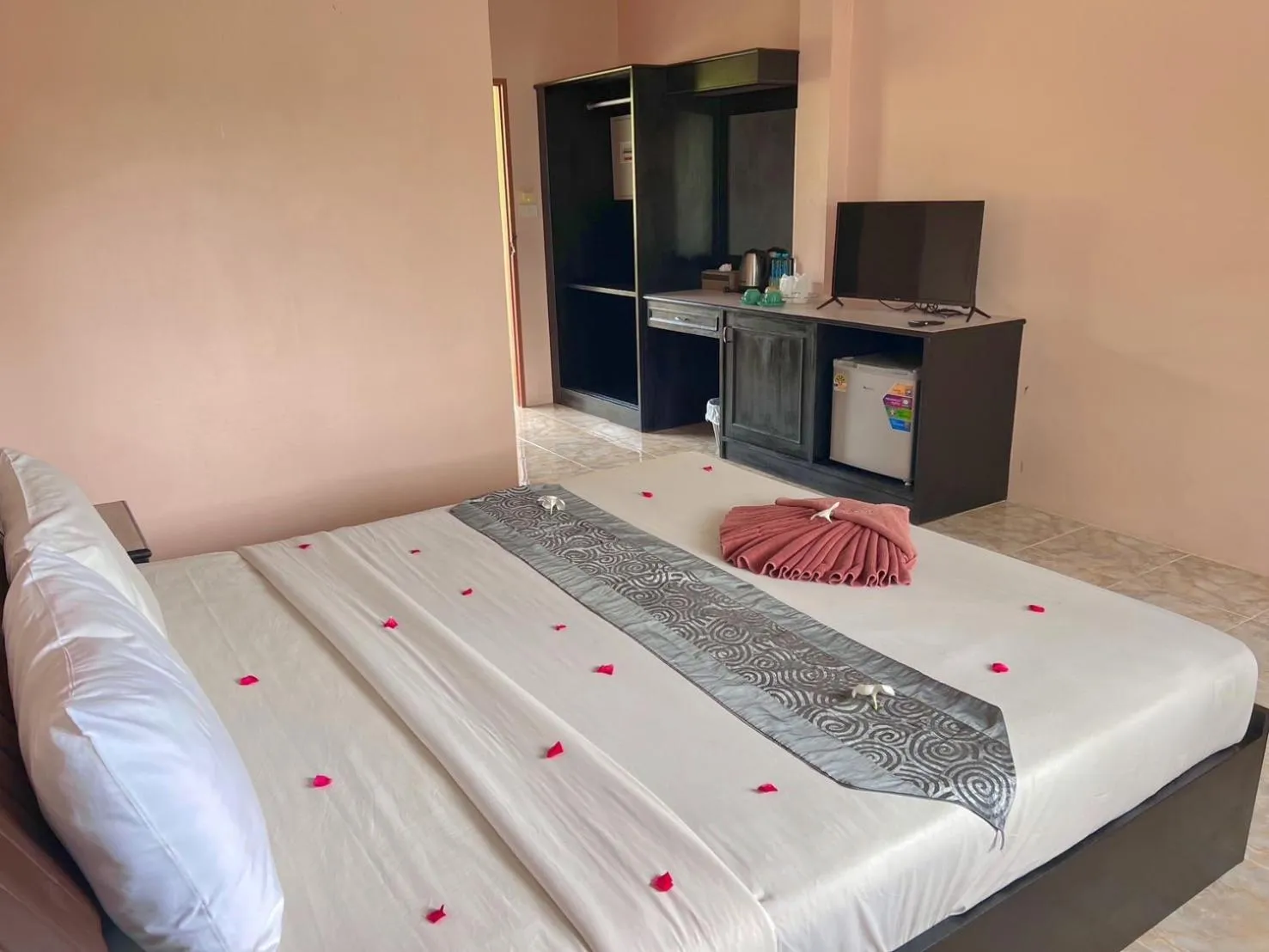 Bed in Diamond Beach Resort