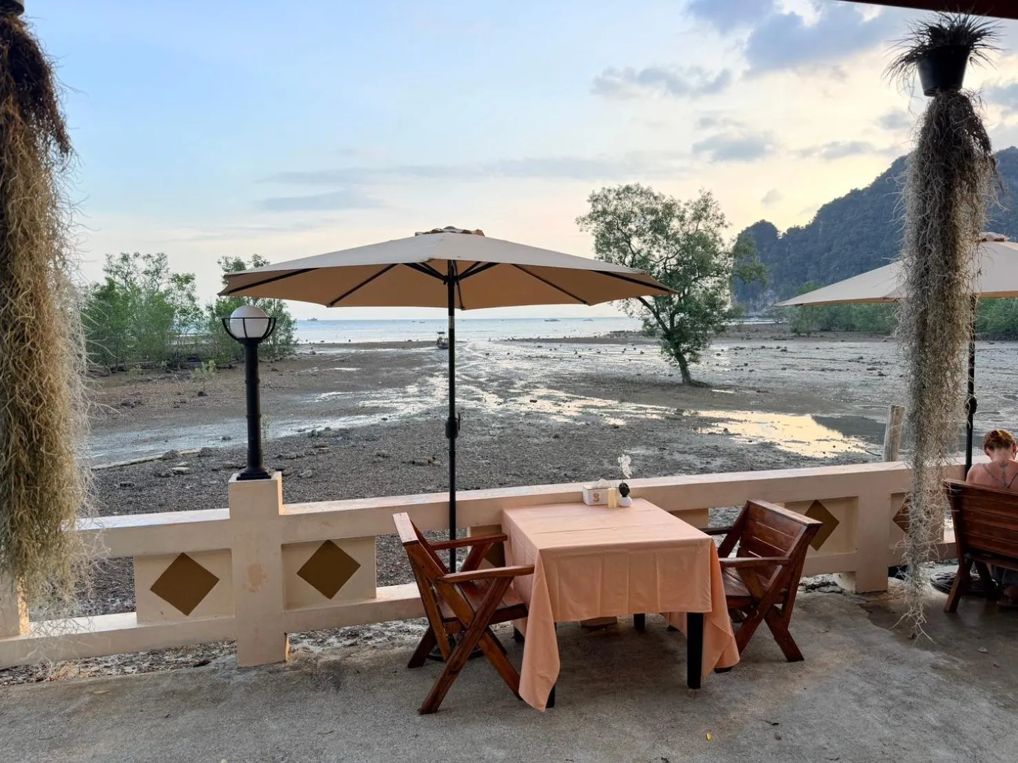 Restaurant/places to eat in Diamond Beach Resort