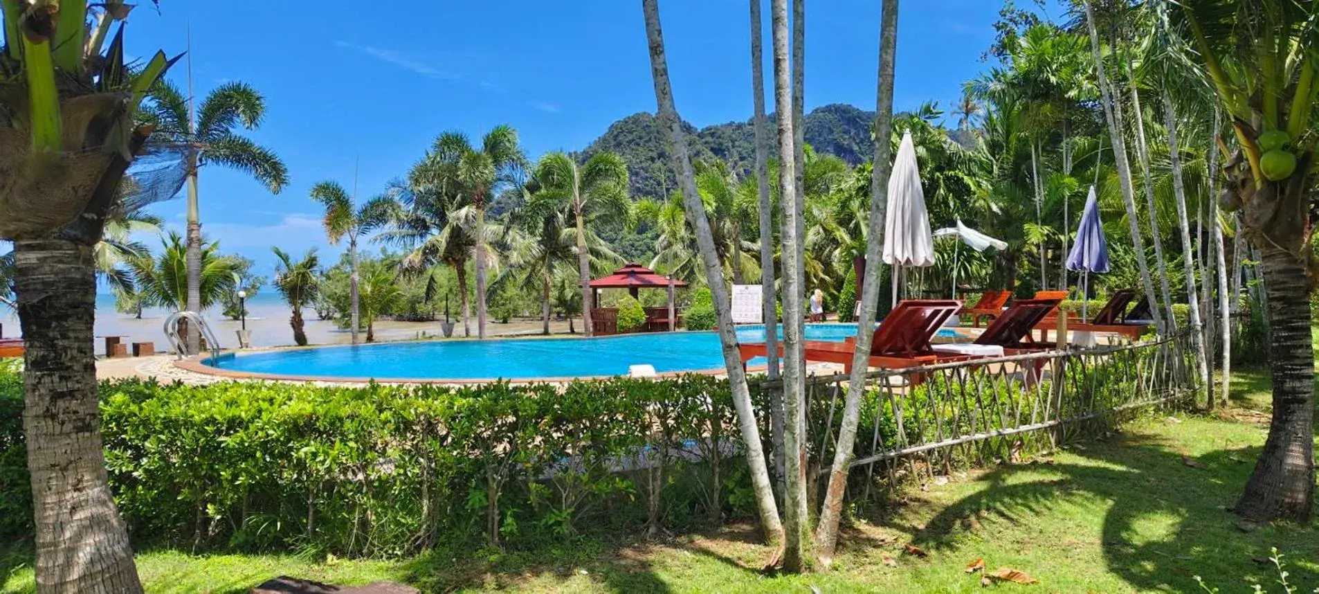 Swimming pool in Diamond Beach Resort Swimming pool in Diamond Beach Resort