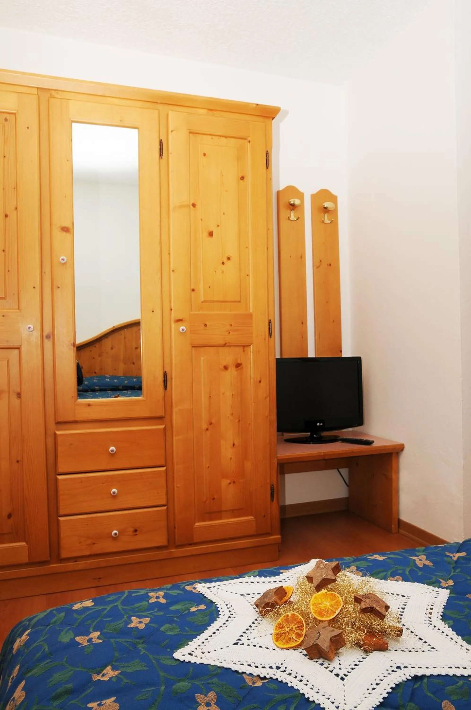 Decorative detail, Bed in Residence Marisol Camere & Appartamenti - Mezzana Centre