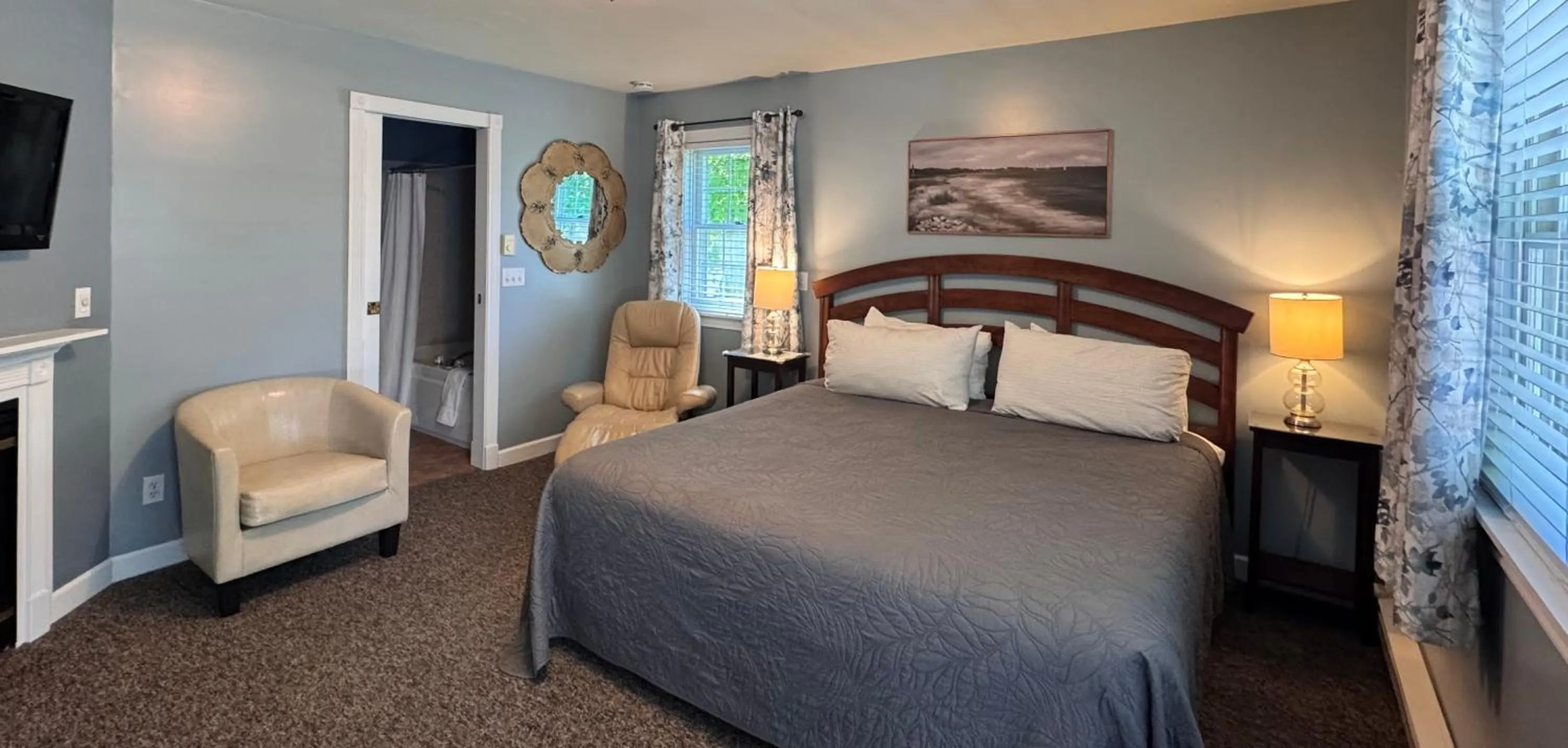 Bed in Cedar Court Inn