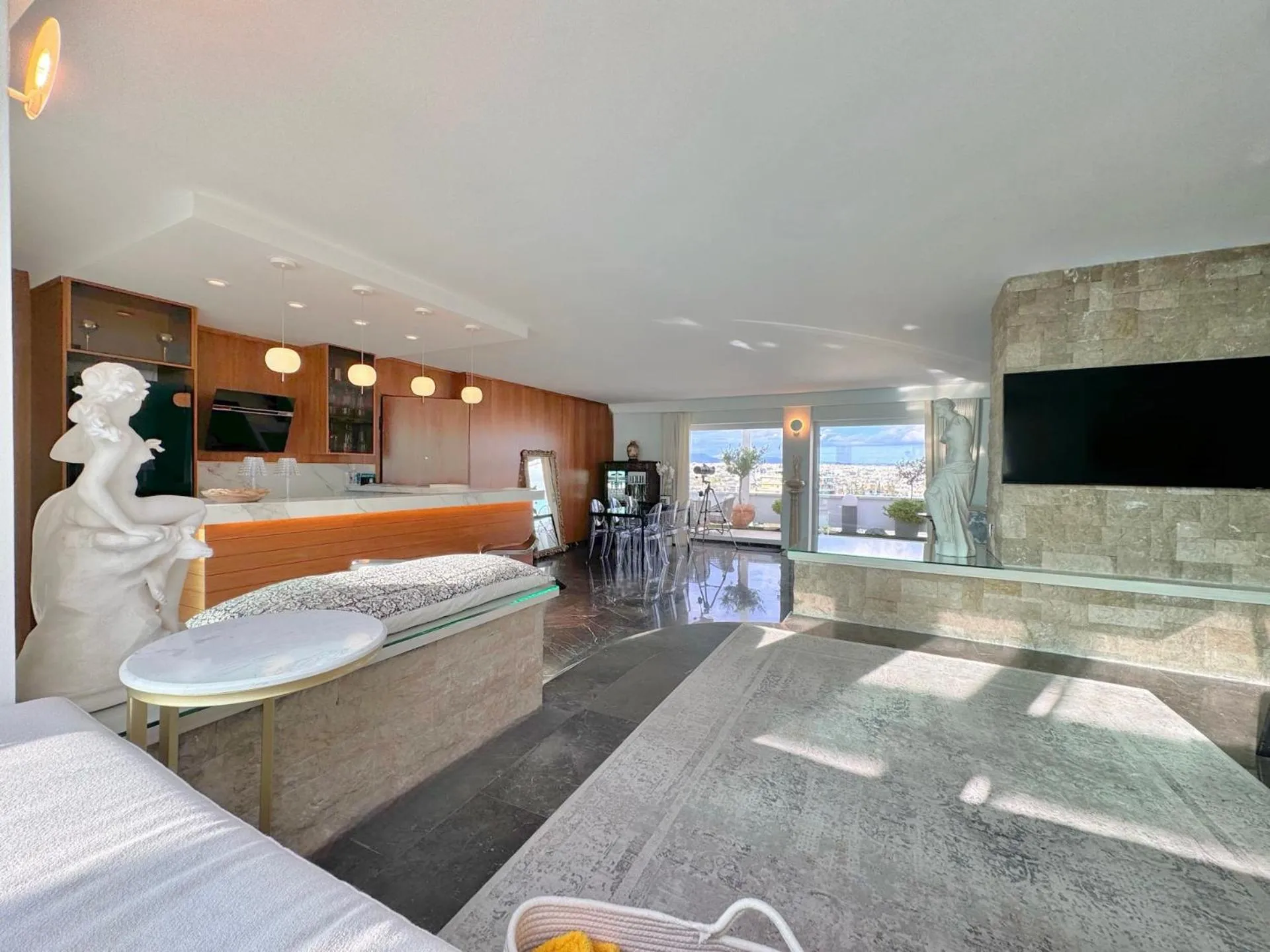 Communal lounge/ TV room, Bed in One 360 Skyline Athens Penthouses