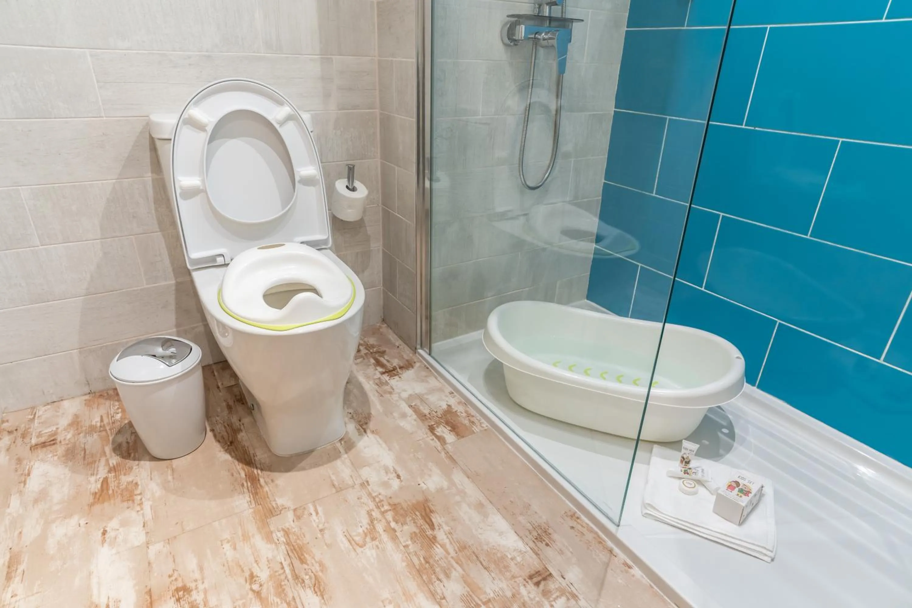Bathroom in HOVIMA La Pinta Beachfront Family Hotel
