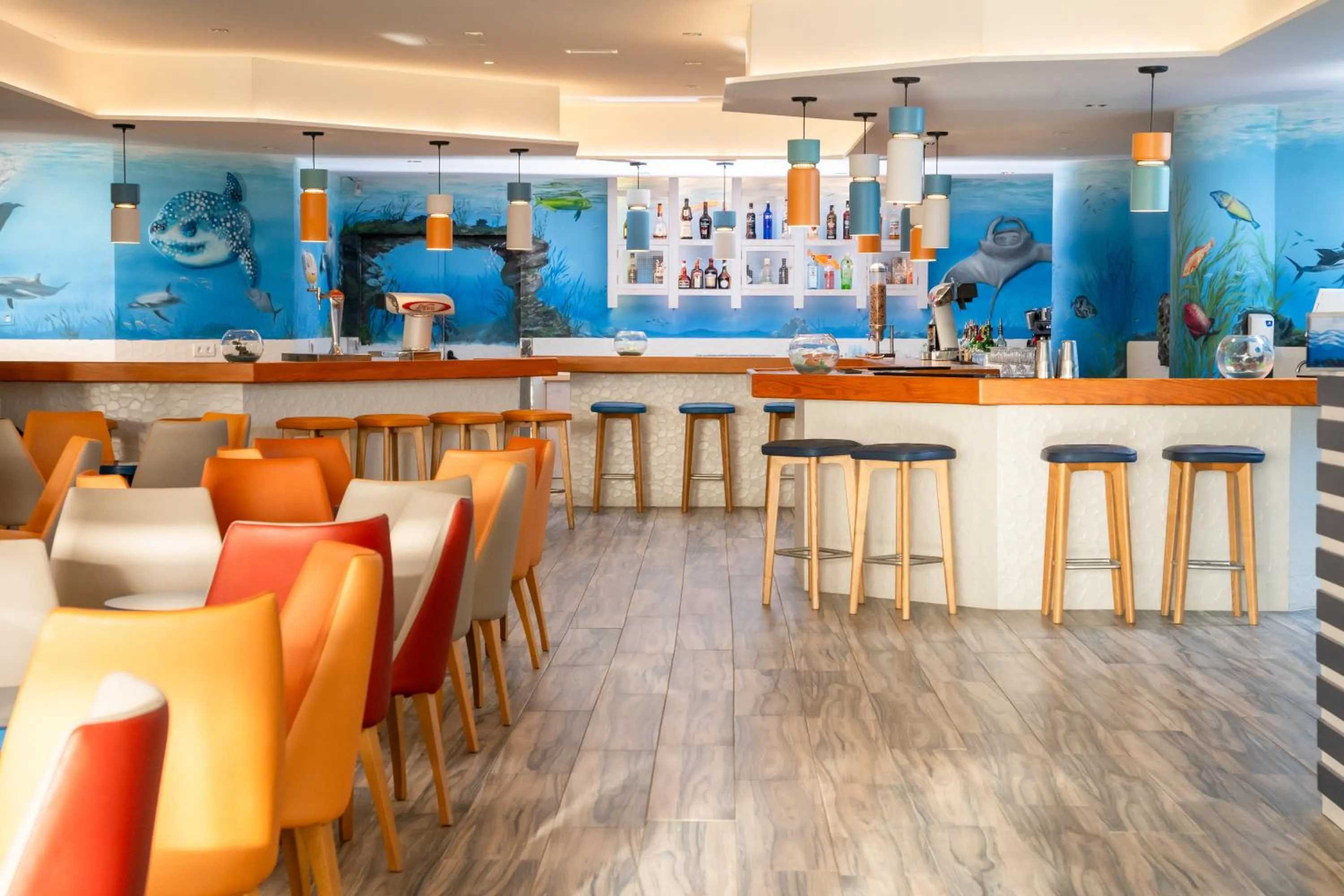Lounge or bar in HOVIMA La Pinta Beachfront Family Hotel