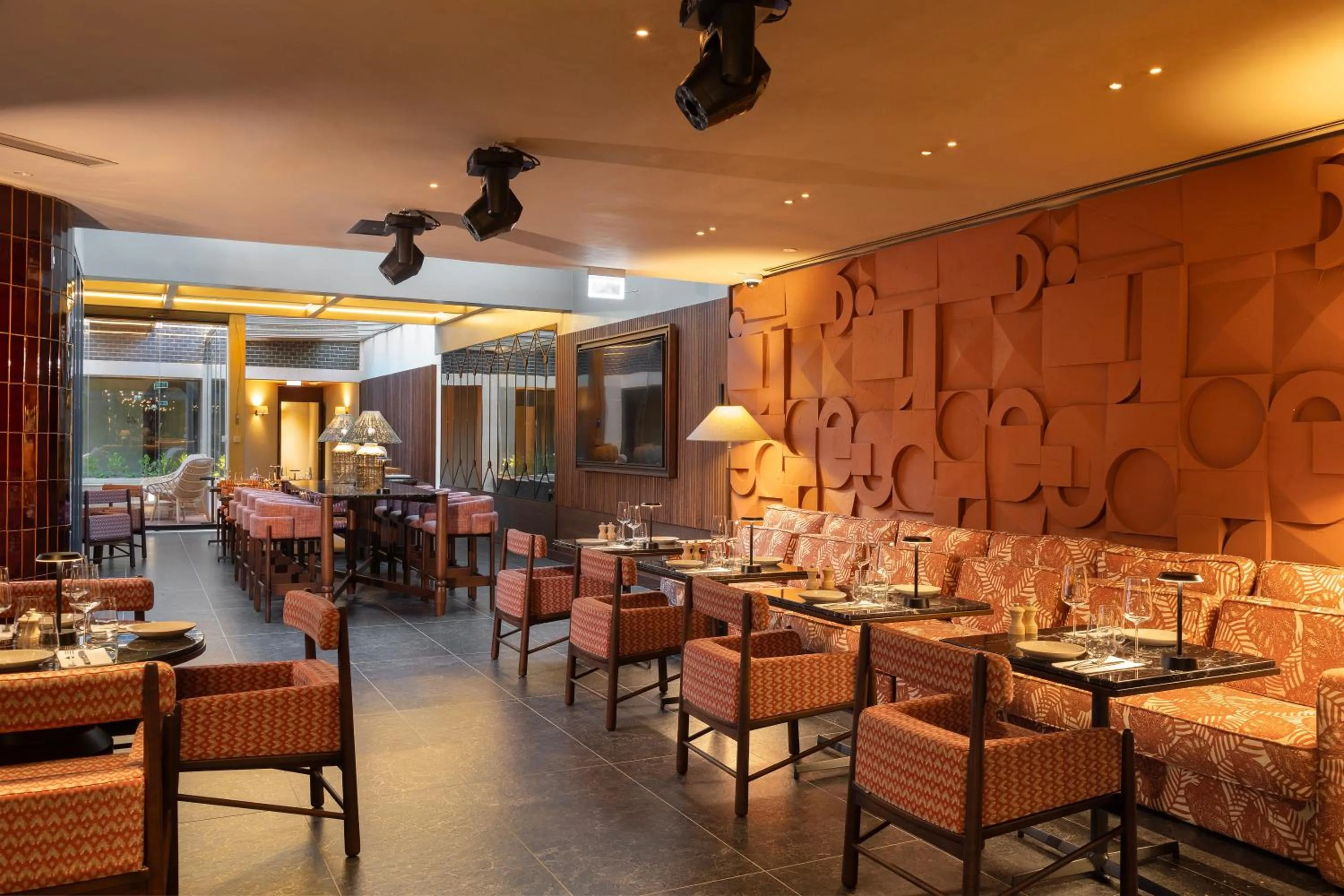 Restaurant/places to eat in SANA Executive Hotel