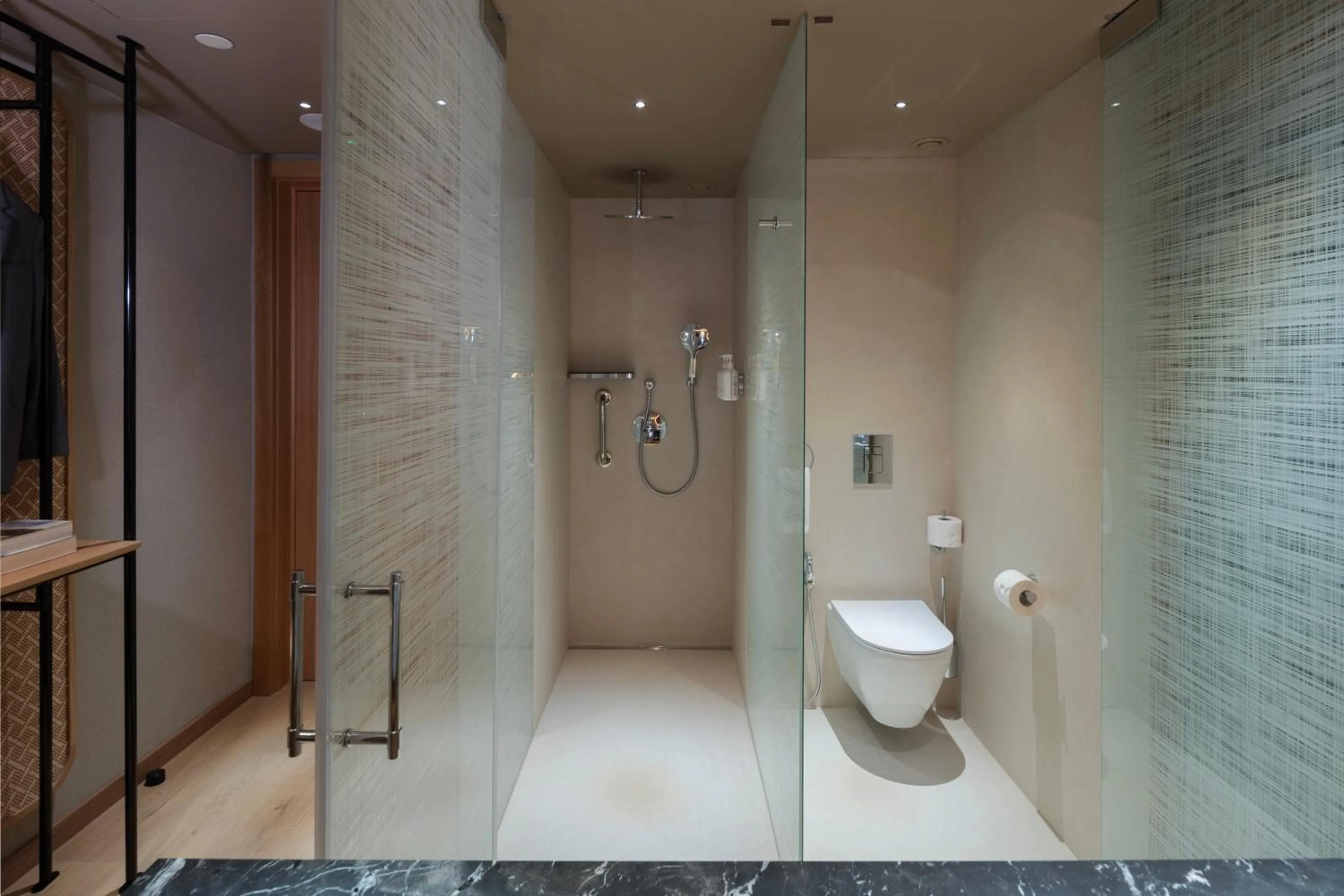 Shower in SANA Executive Hotel