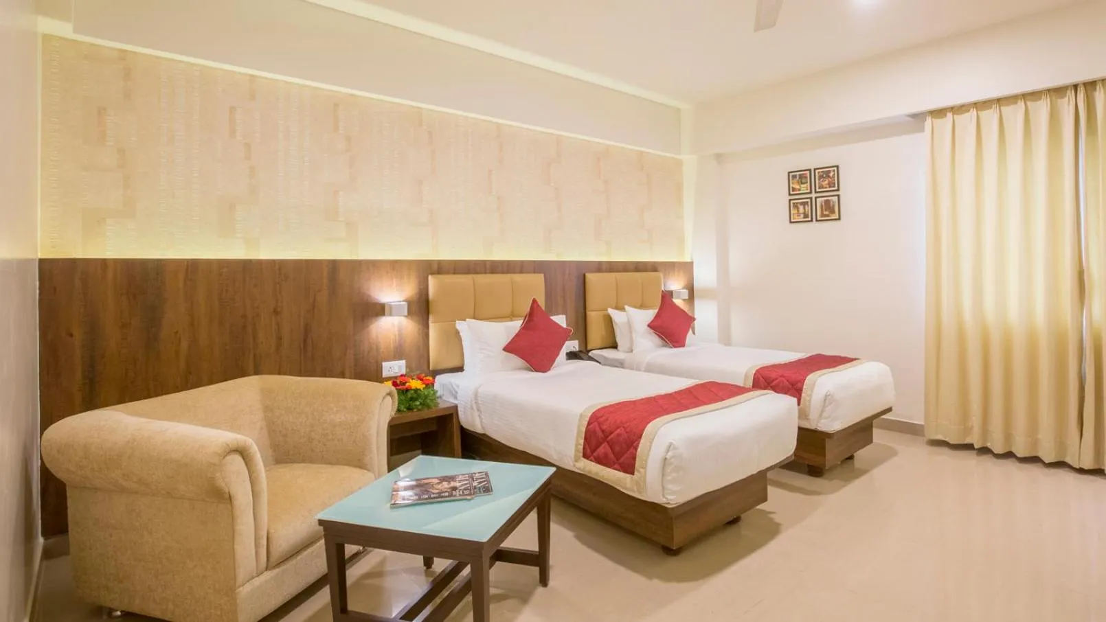 Bed in Sai International Hotel