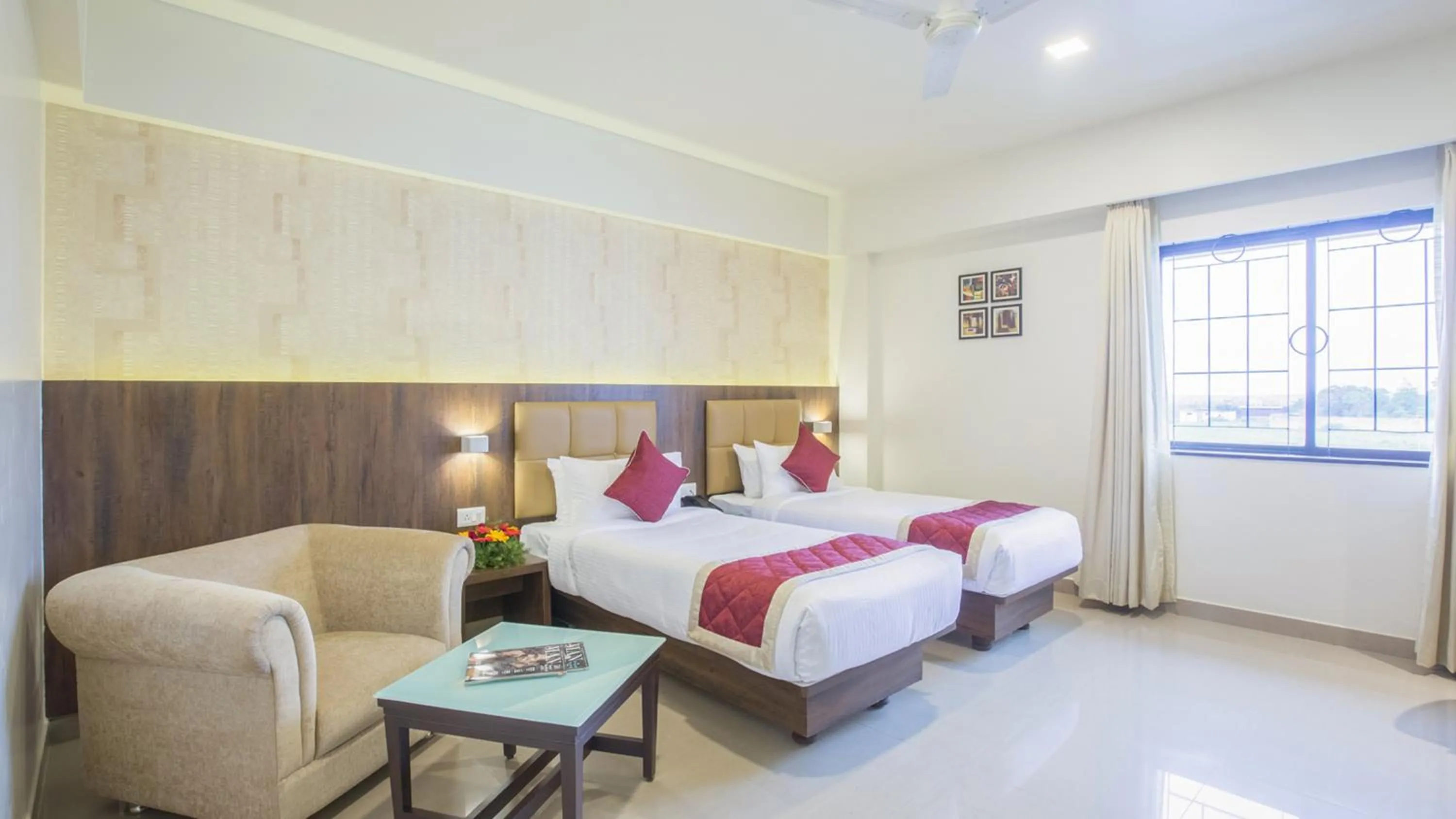 Bed in Sai International Hotel