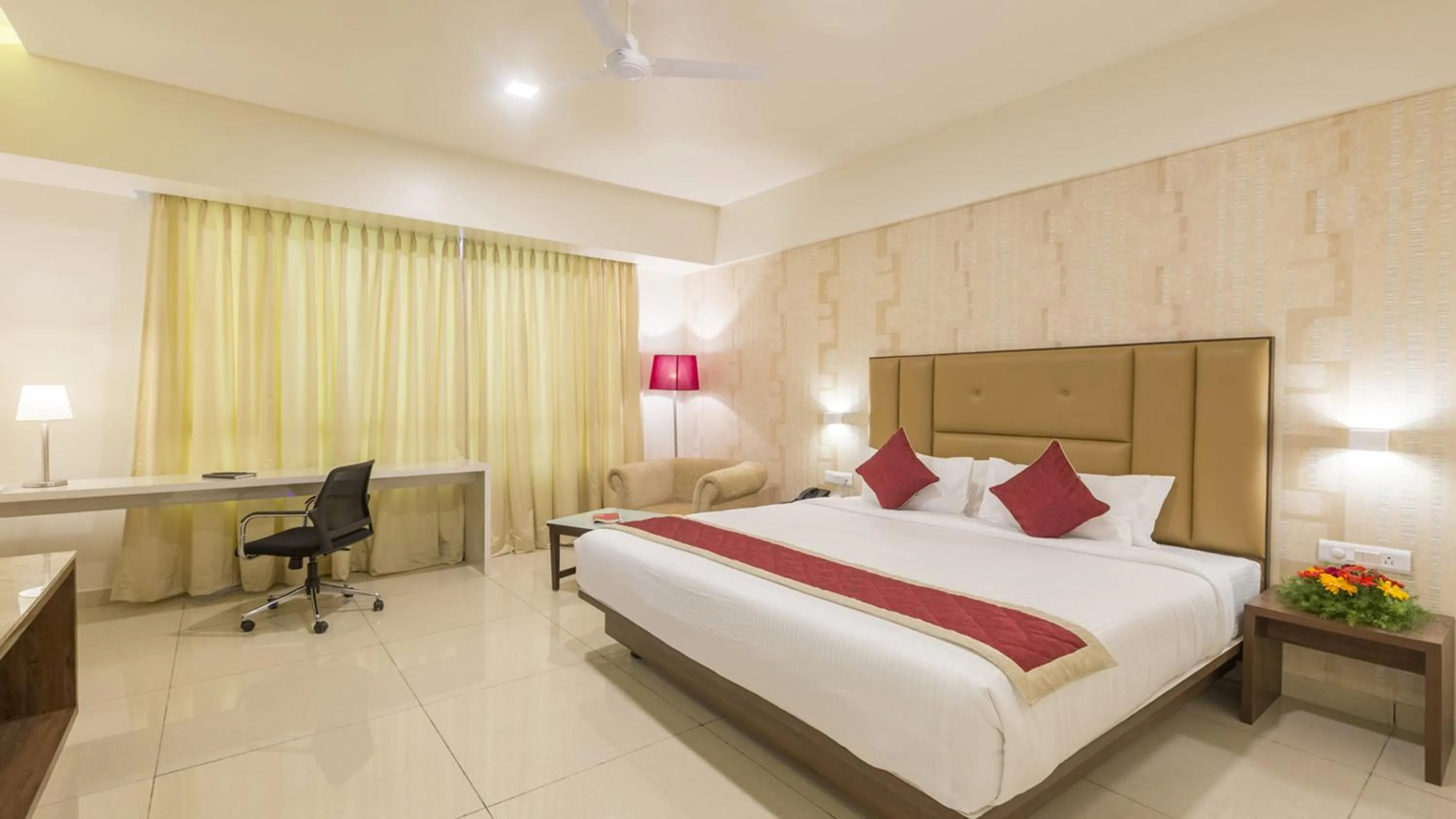 Bed in Sai International Hotel