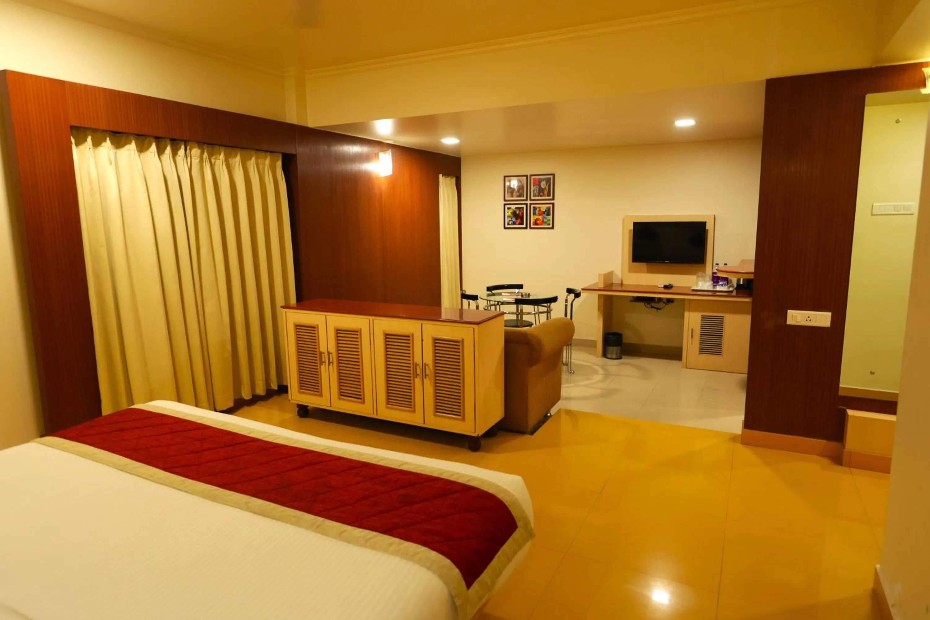 Bed in Sai International Hotel