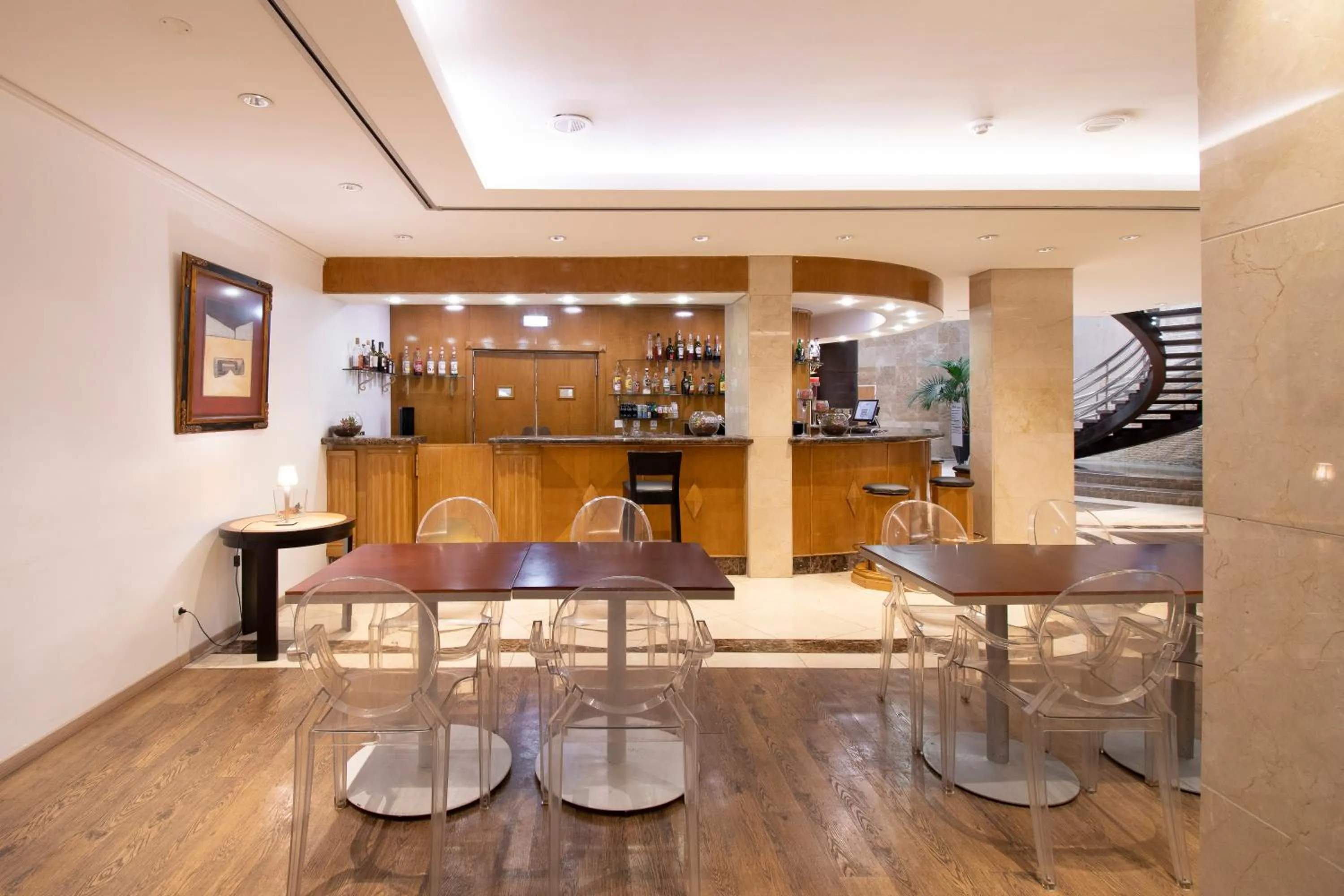 Lounge or bar in SANA Reno Hotel