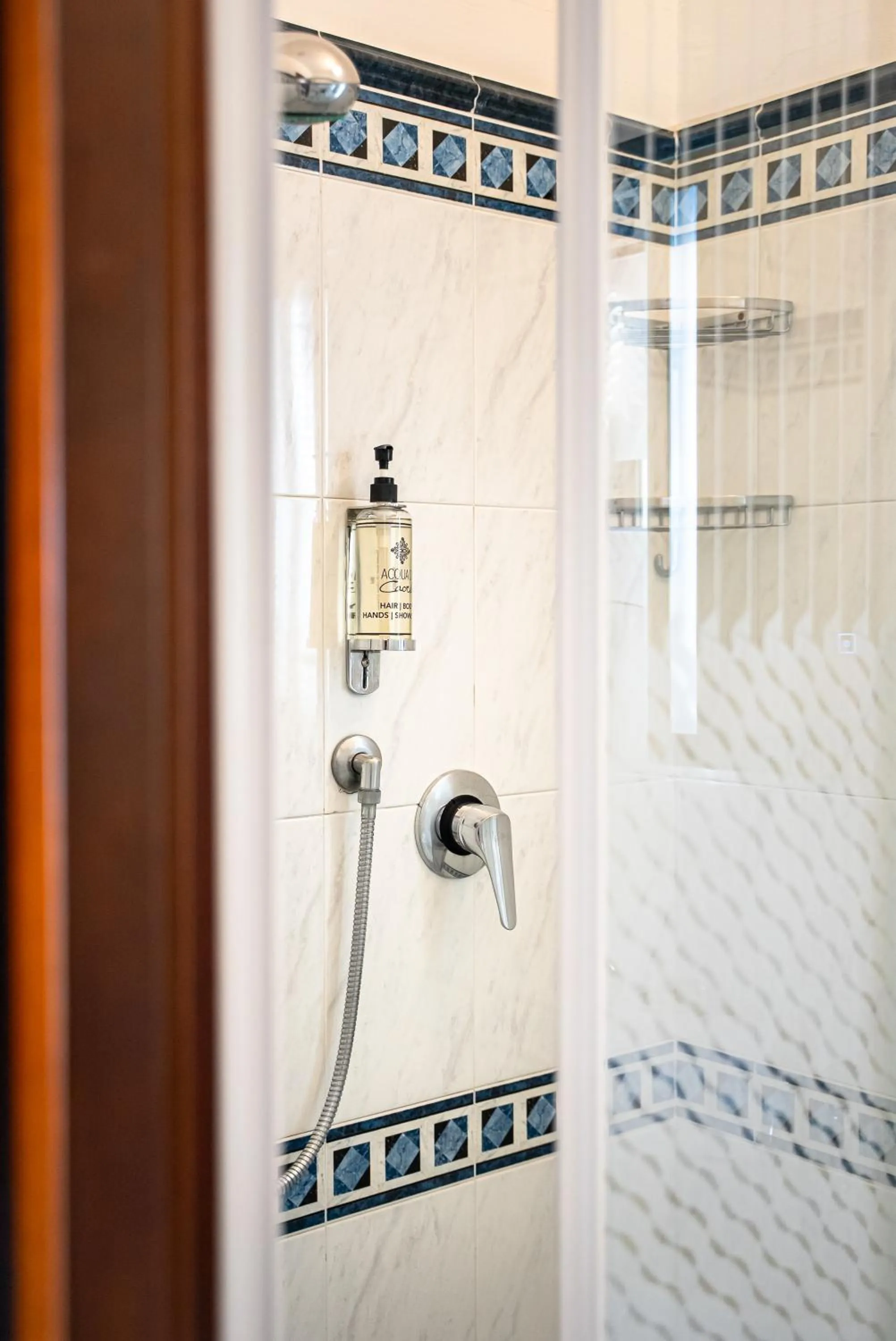 Shower in Hotel Savoy