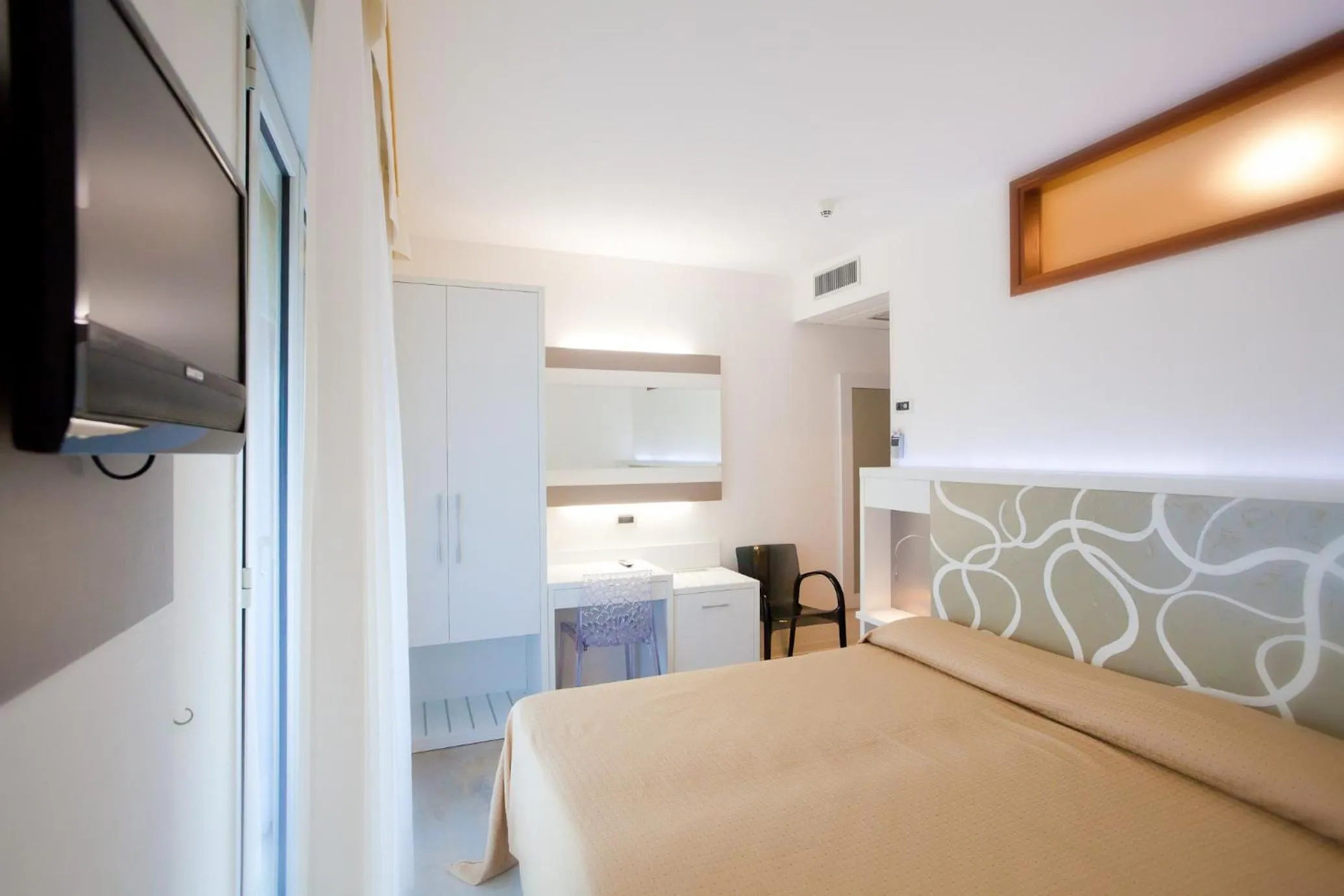 Photo of the whole room, Bed in Hotel Savoy