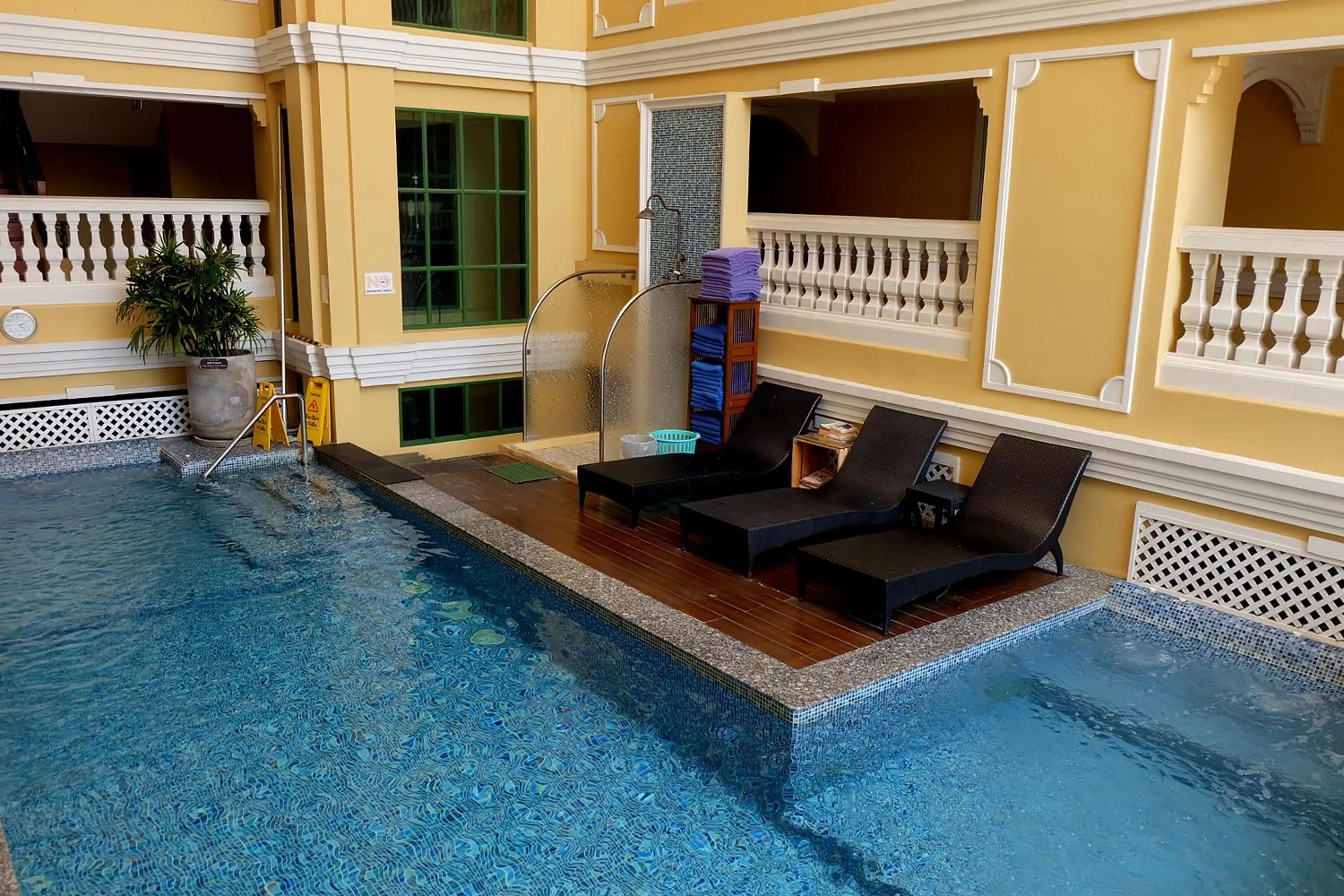 Swimming pool in Siri Heritage Bangkok Hotel