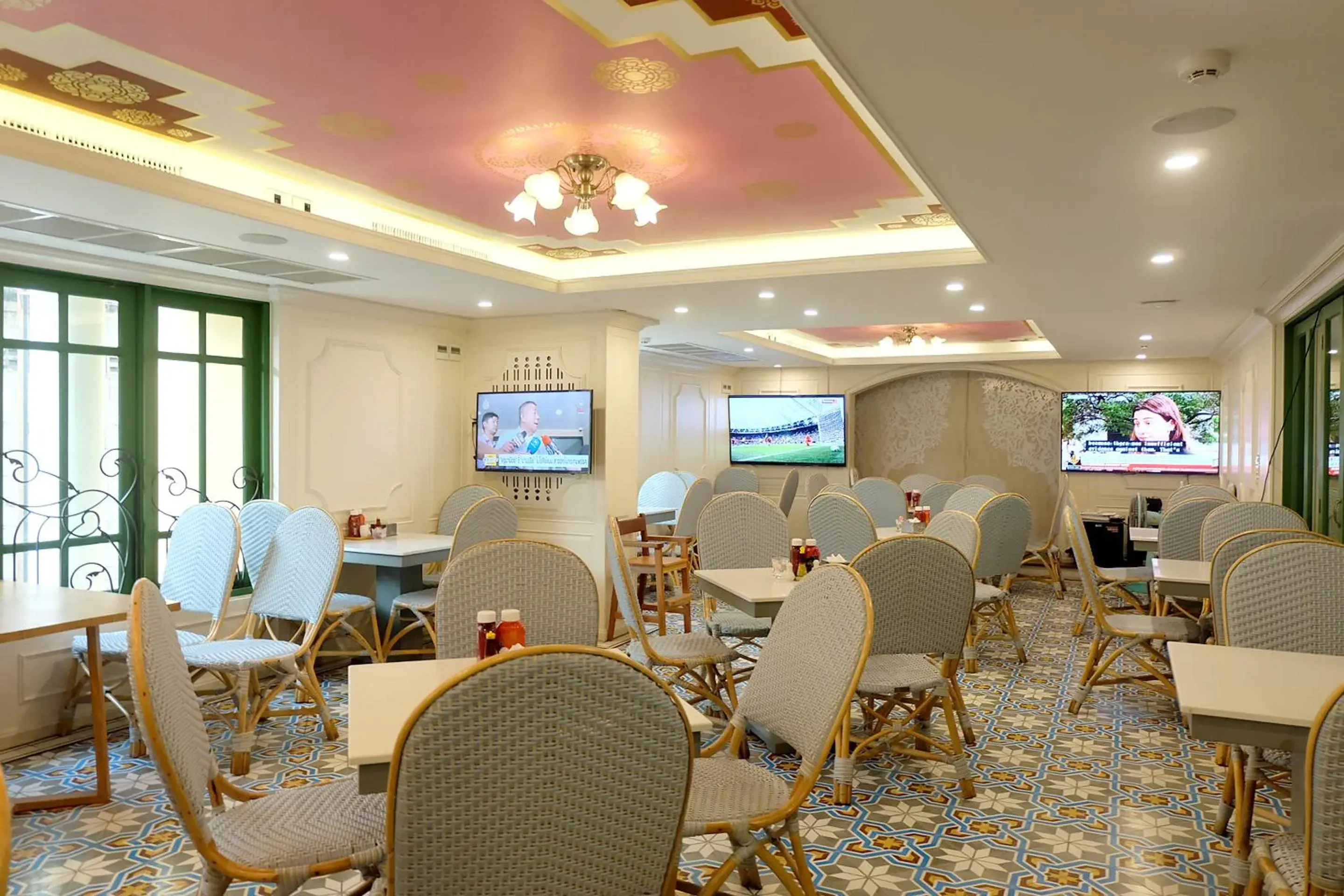 Restaurant/Places to Eat in Siri Heritage Bangkok Hotel - SHA Extra Plus