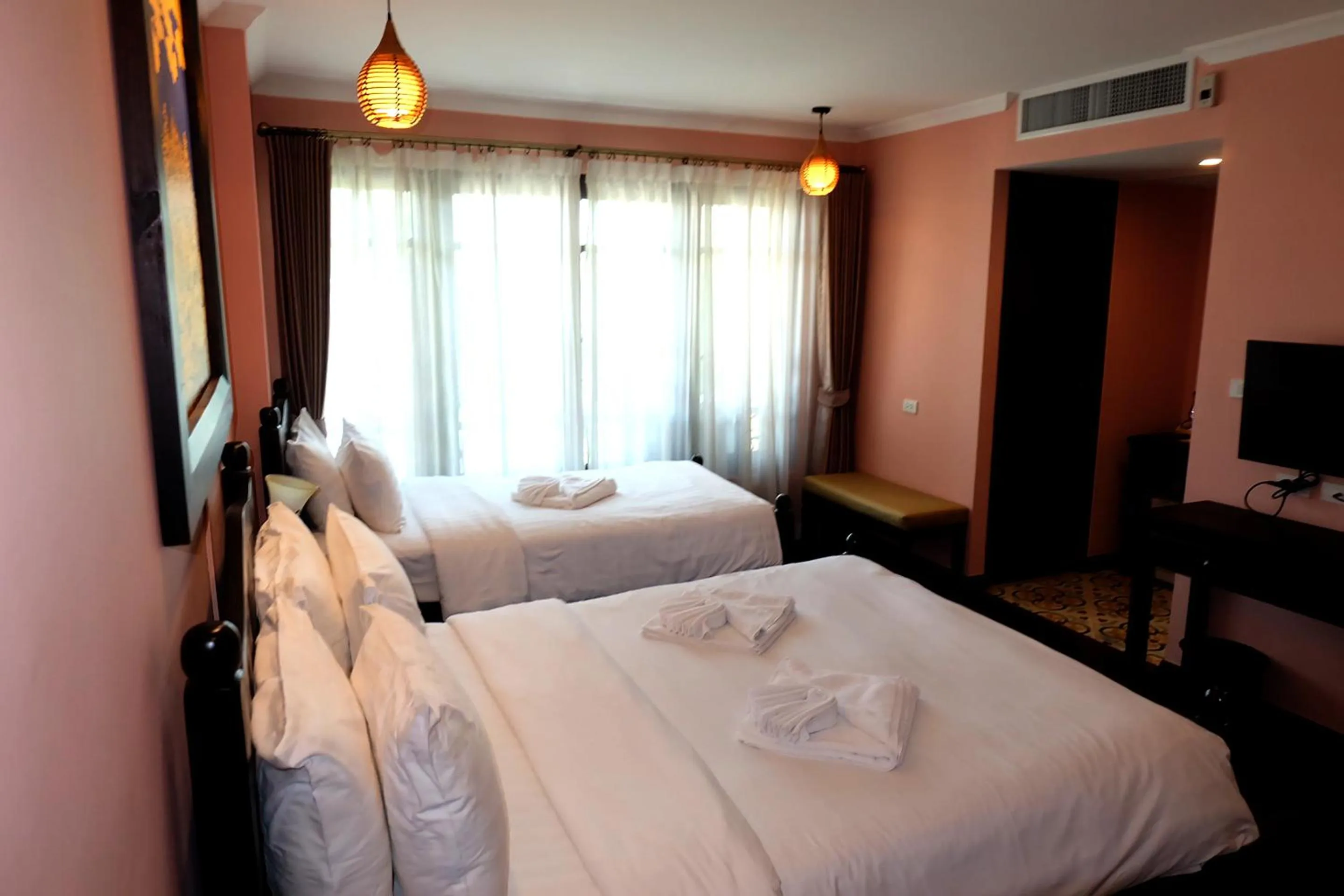 TV and multimedia, Bed in Siri Heritage Bangkok Hotel