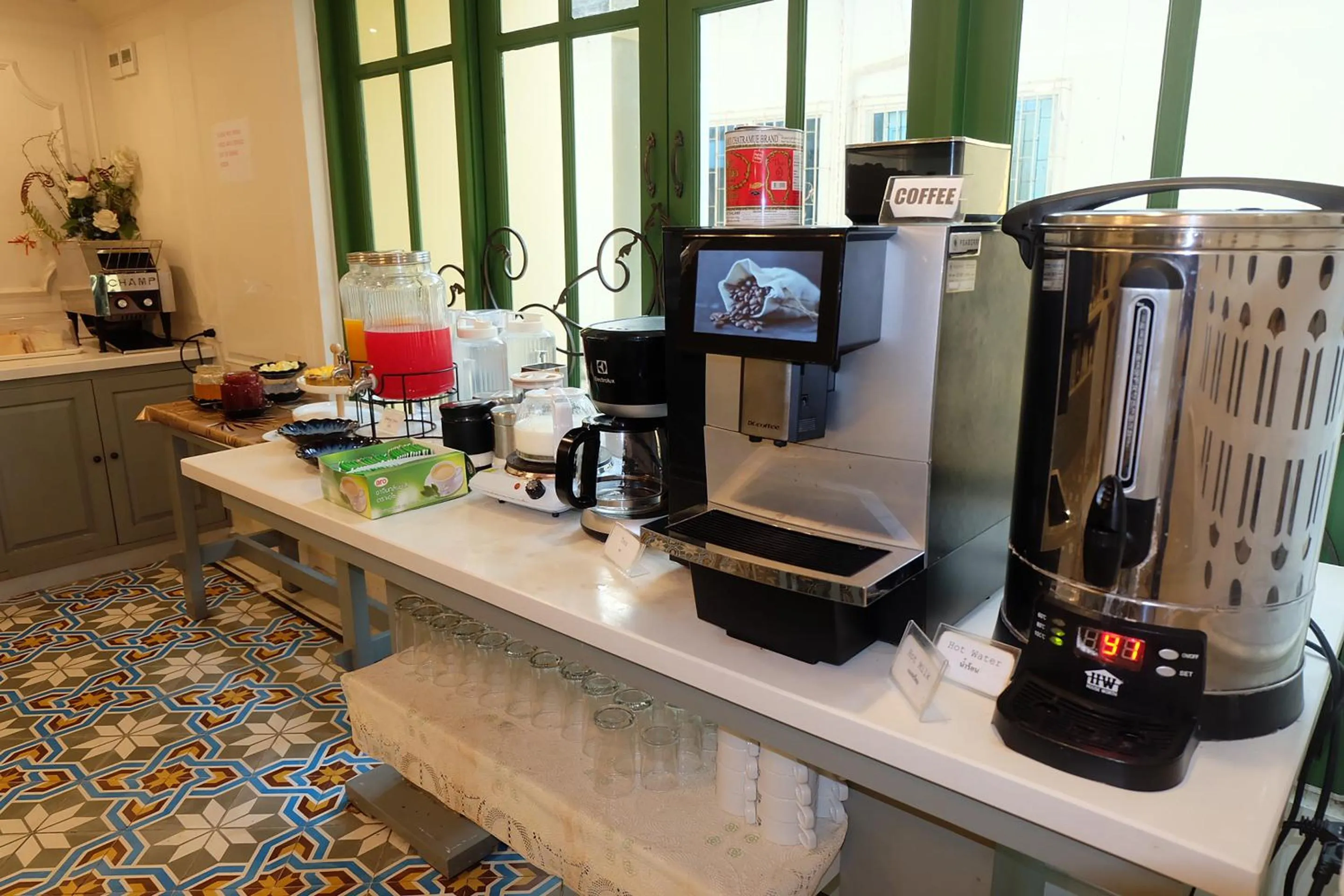 Coffee/tea facilities in Siri Heritage Bangkok Hotel