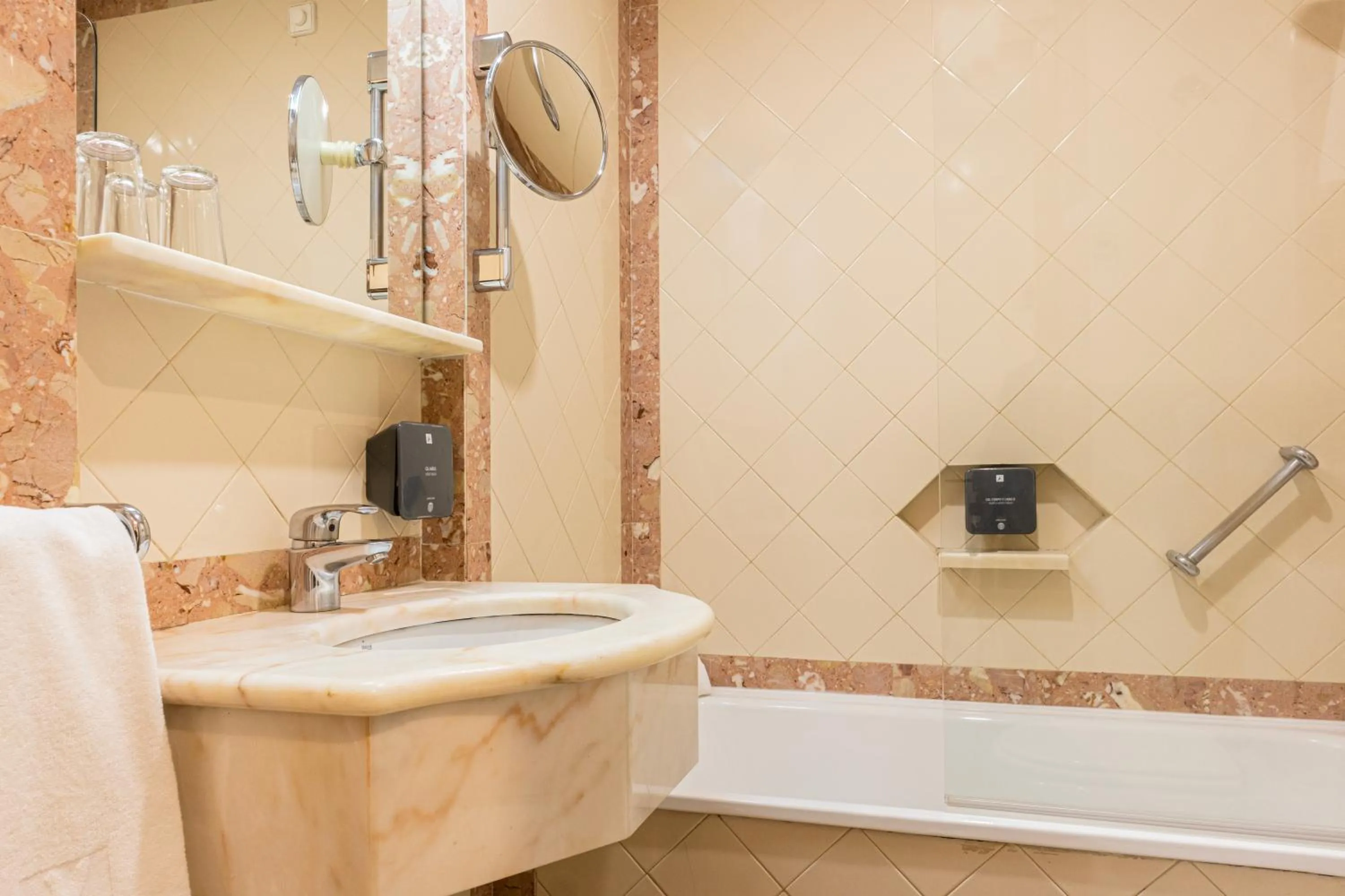 Bathroom in SANA Rex Hotel