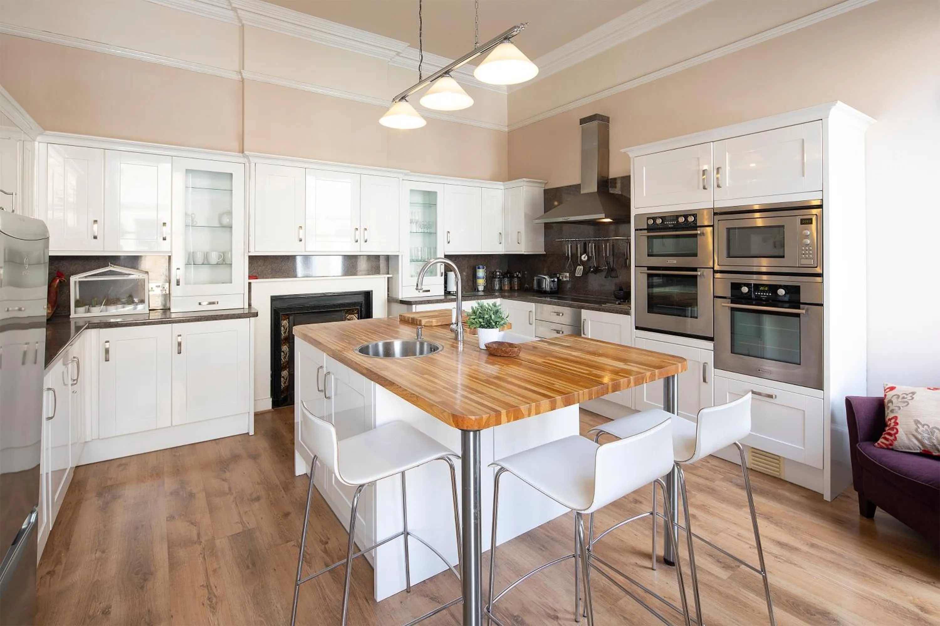 Apartment in Stunning Spacious Central Apartment near Parade Gardens