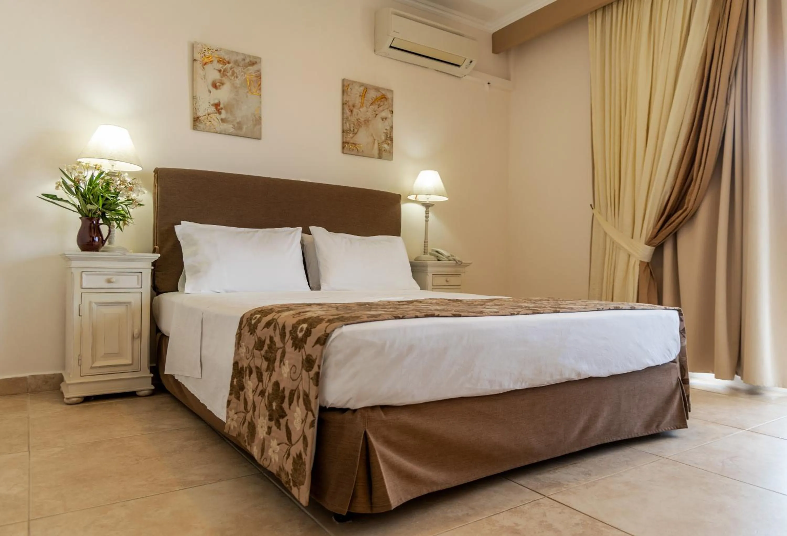 Bed in Hotel Astron Princess