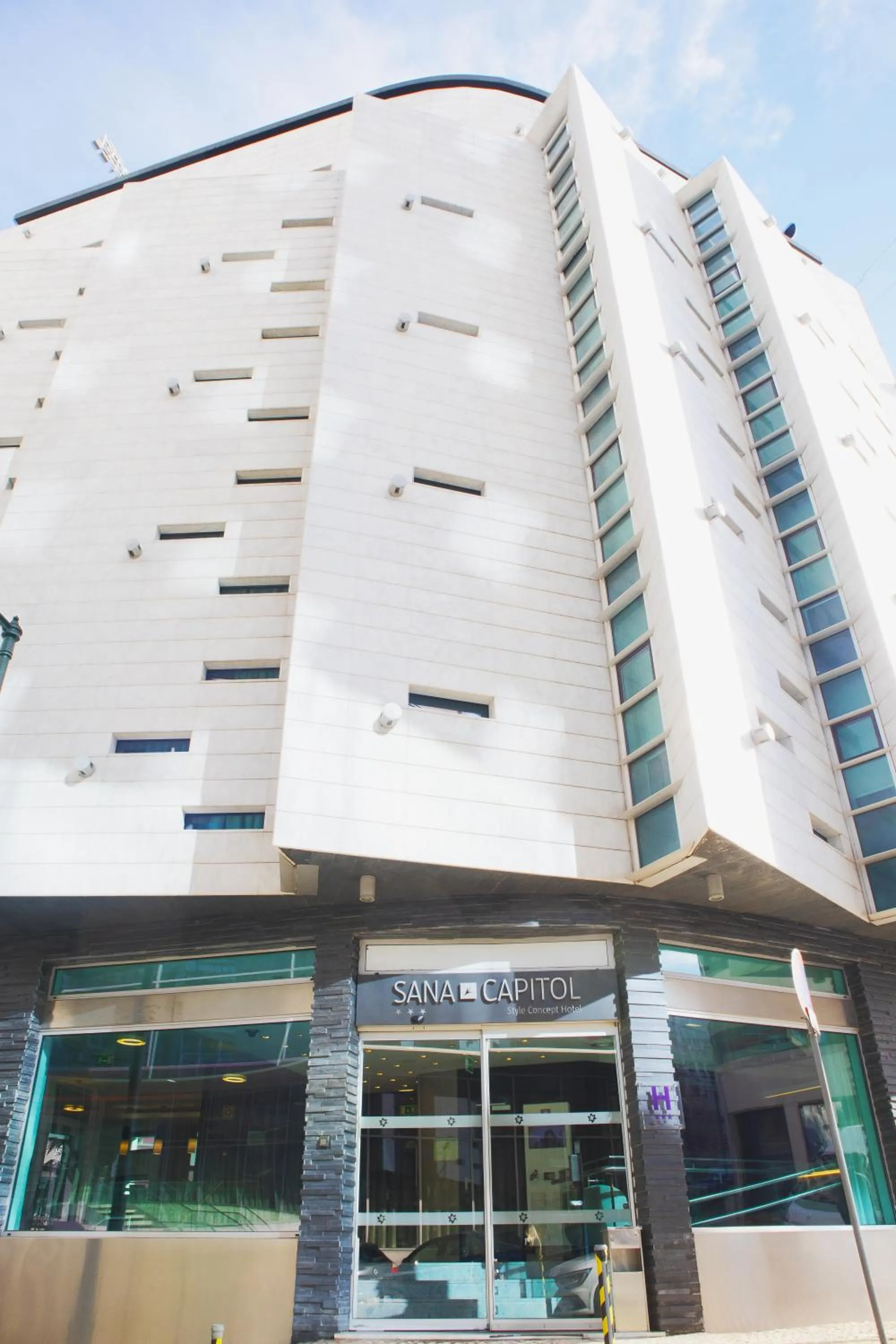 Facade/entrance in SANA Capitol Hotel