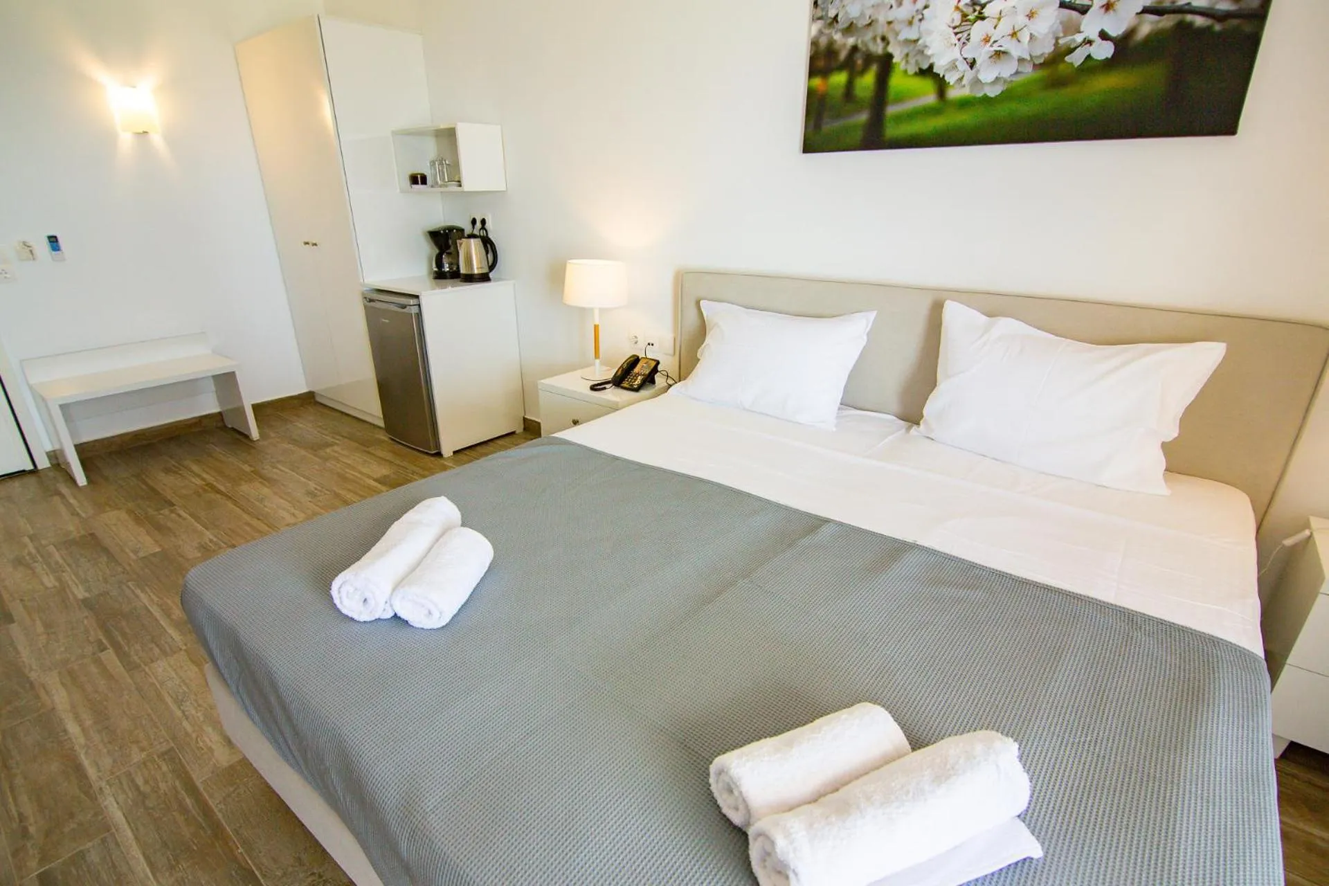 Bedroom, Bed in Blue Sea Hotel