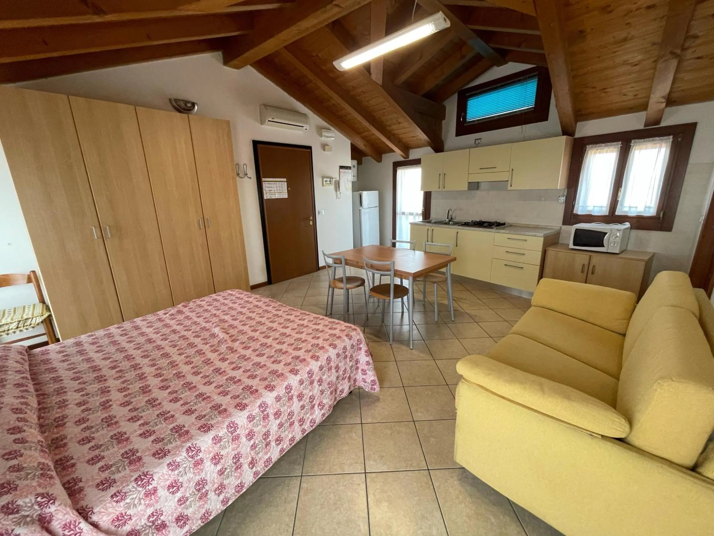 Kitchen or kitchenette, Bed in Residence Mediterraneo - Agenzia Cocal