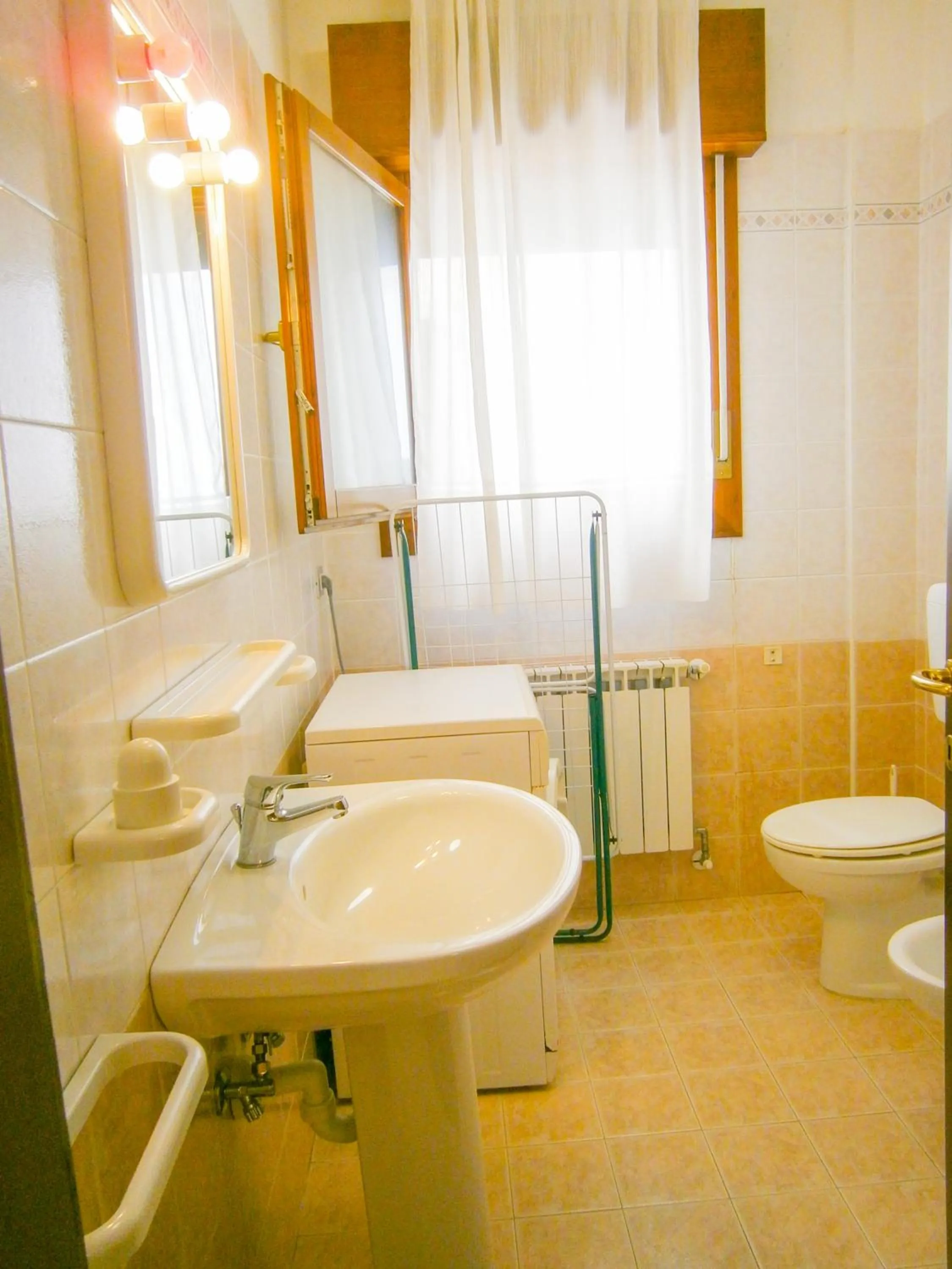 Toilet in Residence Mediterraneo - Agenzia Cocal