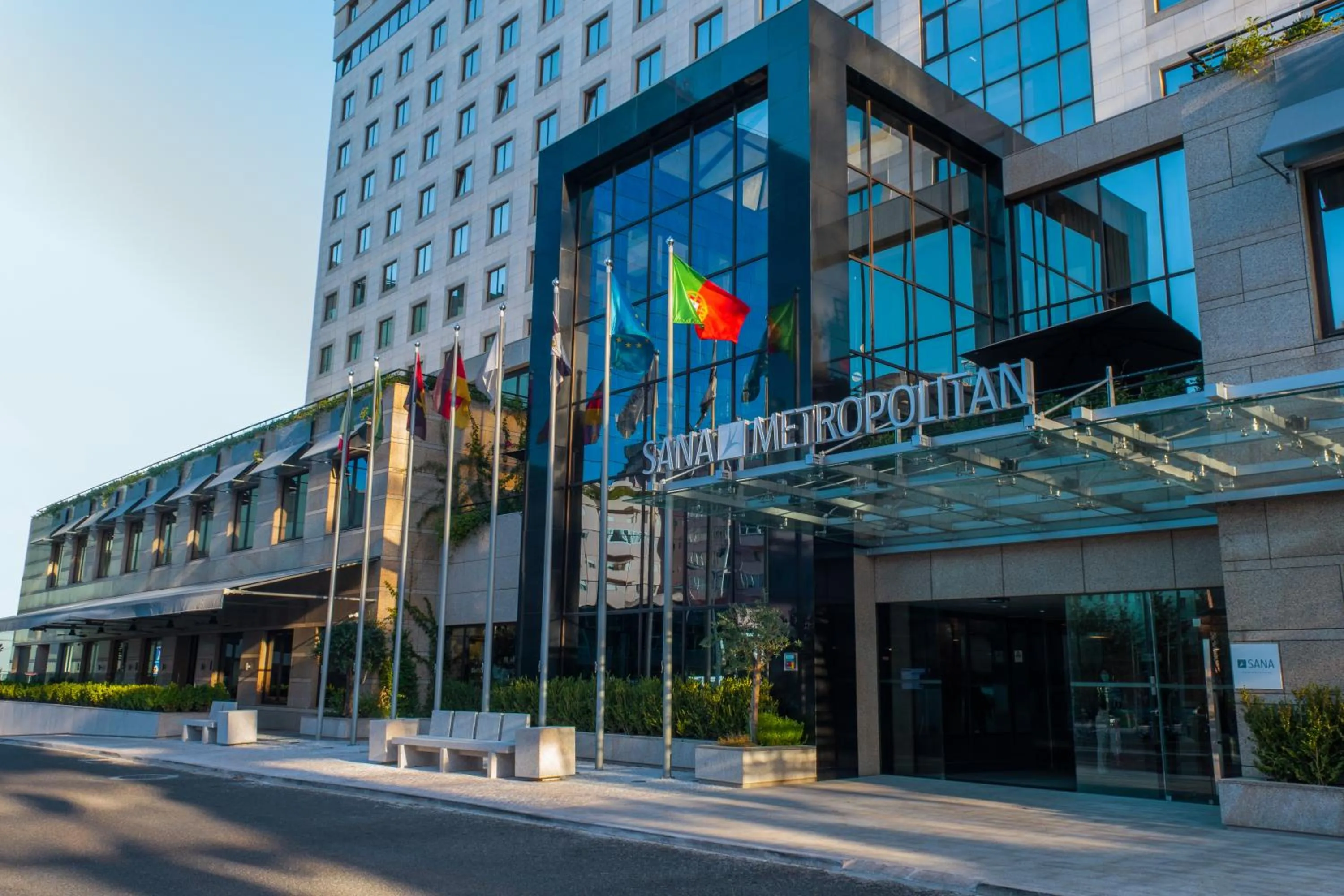 Facade/entrance in SANA Metropolitan Hotel