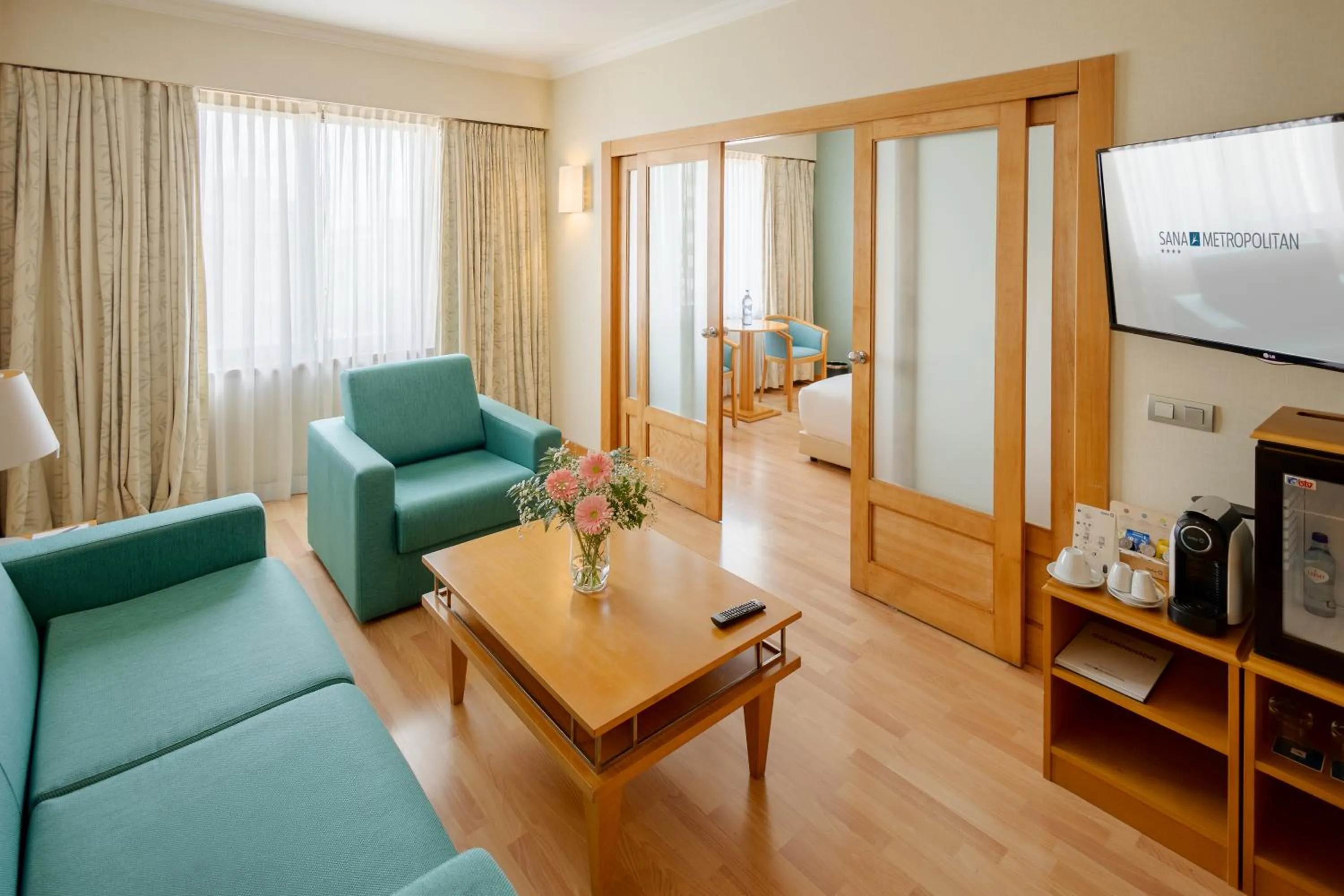 Living room in SANA Metropolitan Hotel