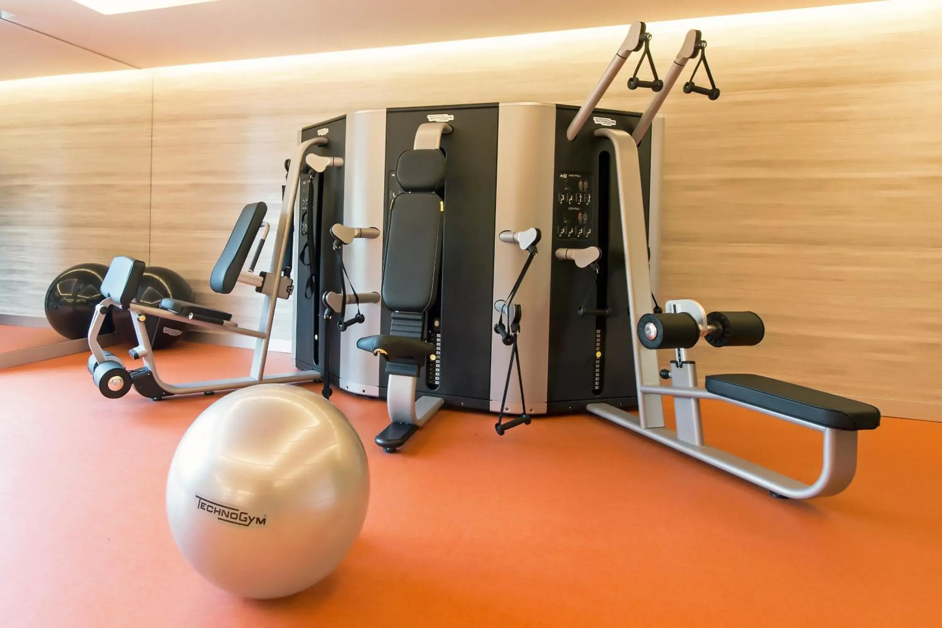 Fitness centre/facilities in SANA Metropolitan Hotel Fitness centre/facilities in SANA Metropolitan Hotel