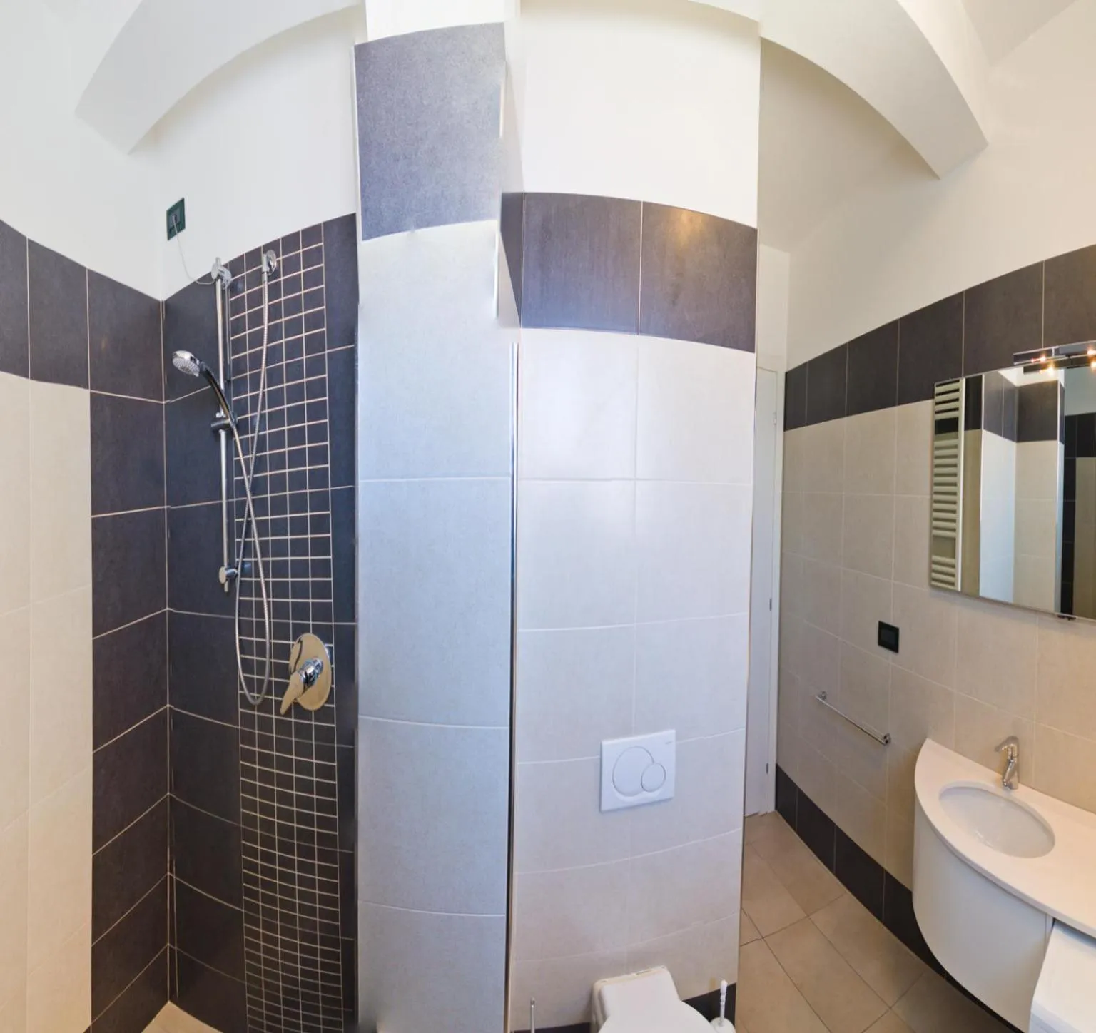 Shower in Villa Marina Apartments - Agenzia Cocal