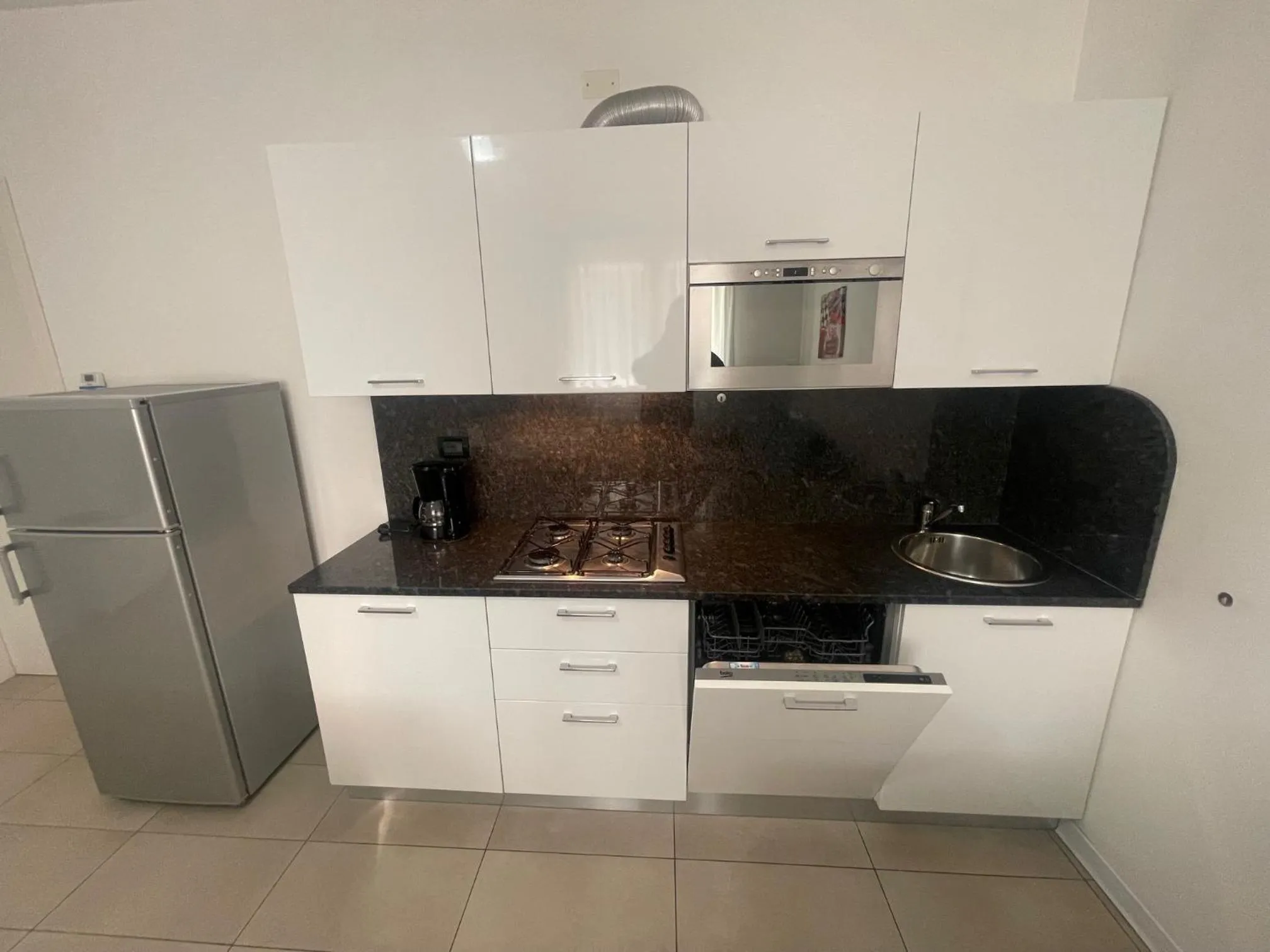 Kitchen or kitchenette in Villa Marina Apartments - Agenzia Cocal