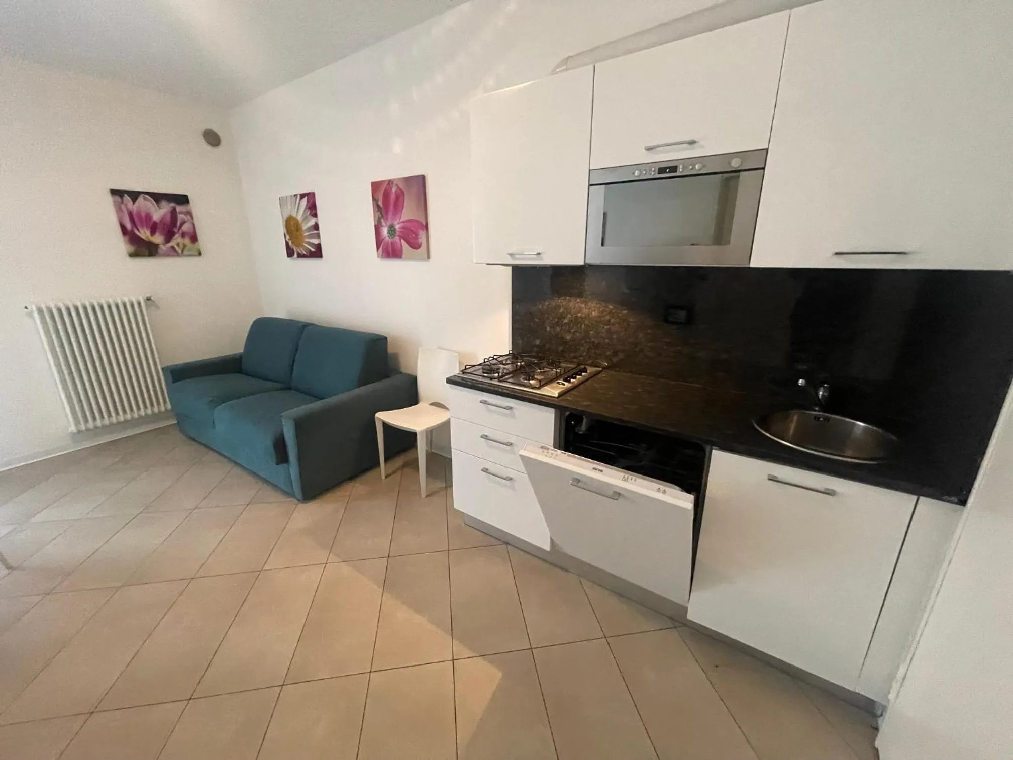 Kitchen or kitchenette in Villa Marina Apartments - Agenzia Cocal